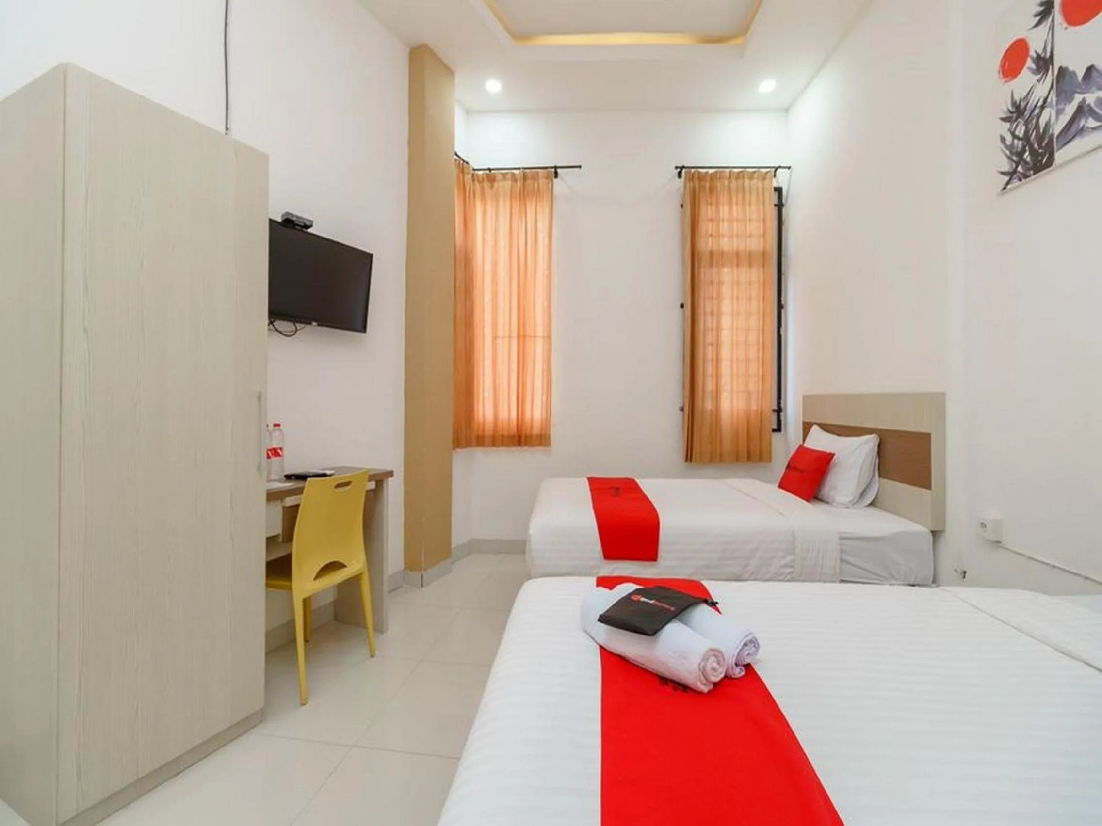 Bedroom, Bed in RedDoorz at Tara Homestay Palembang