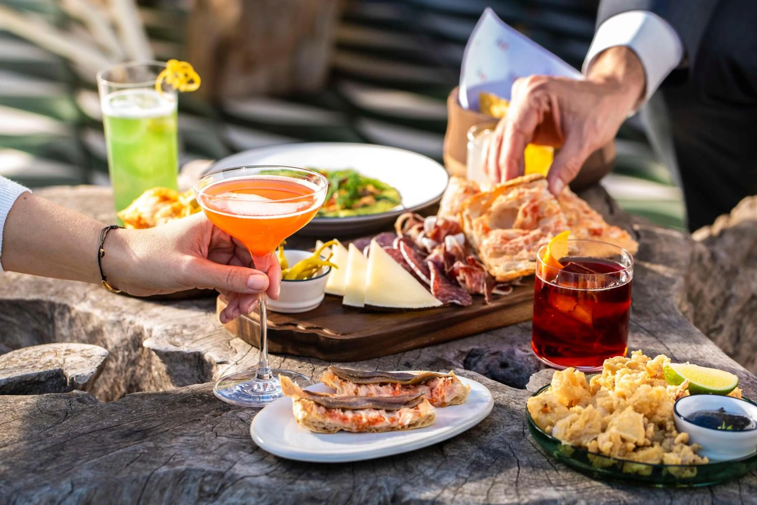 Lounge or bar in Radisson Blu 1882 Hotel, Barcelona Sagrada Familia