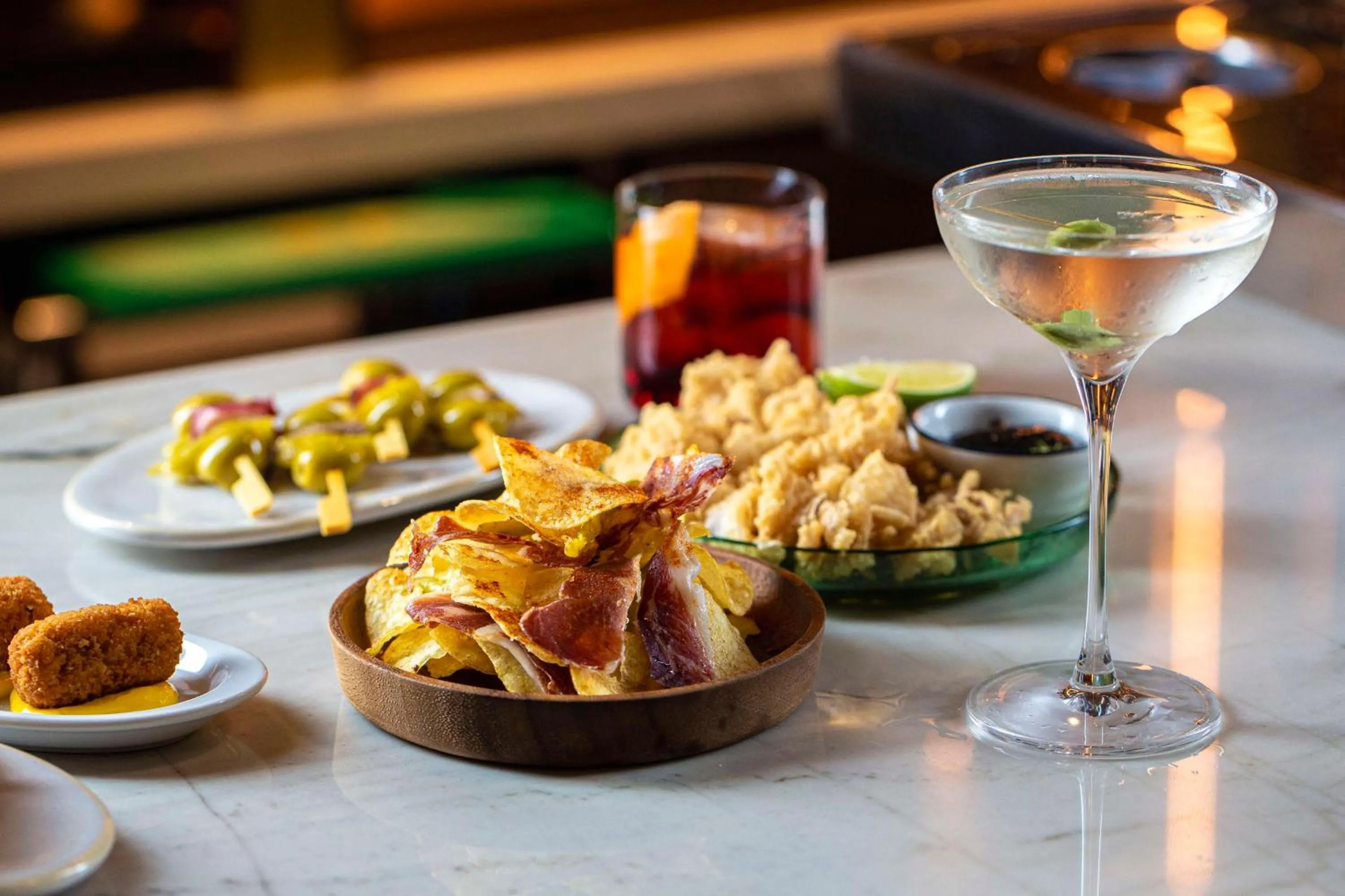 Lounge or bar in Radisson Blu 1882 Hotel, Barcelona Sagrada Familia