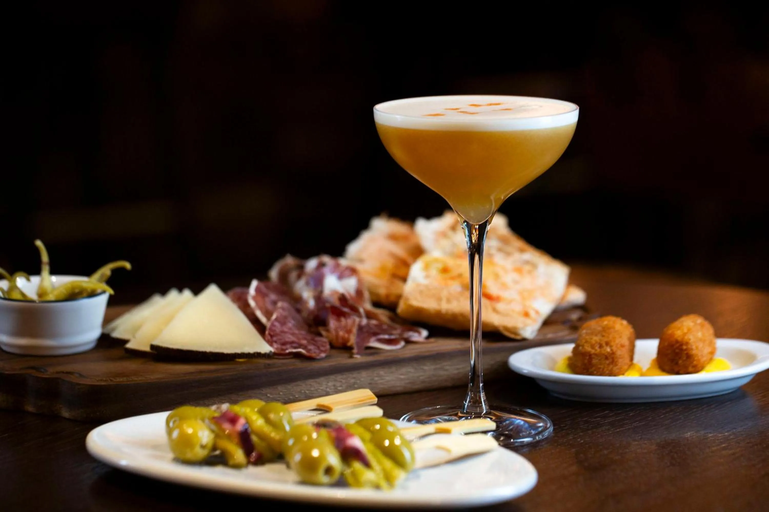 Lounge or bar in Radisson Blu 1882 Hotel, Barcelona Sagrada Familia