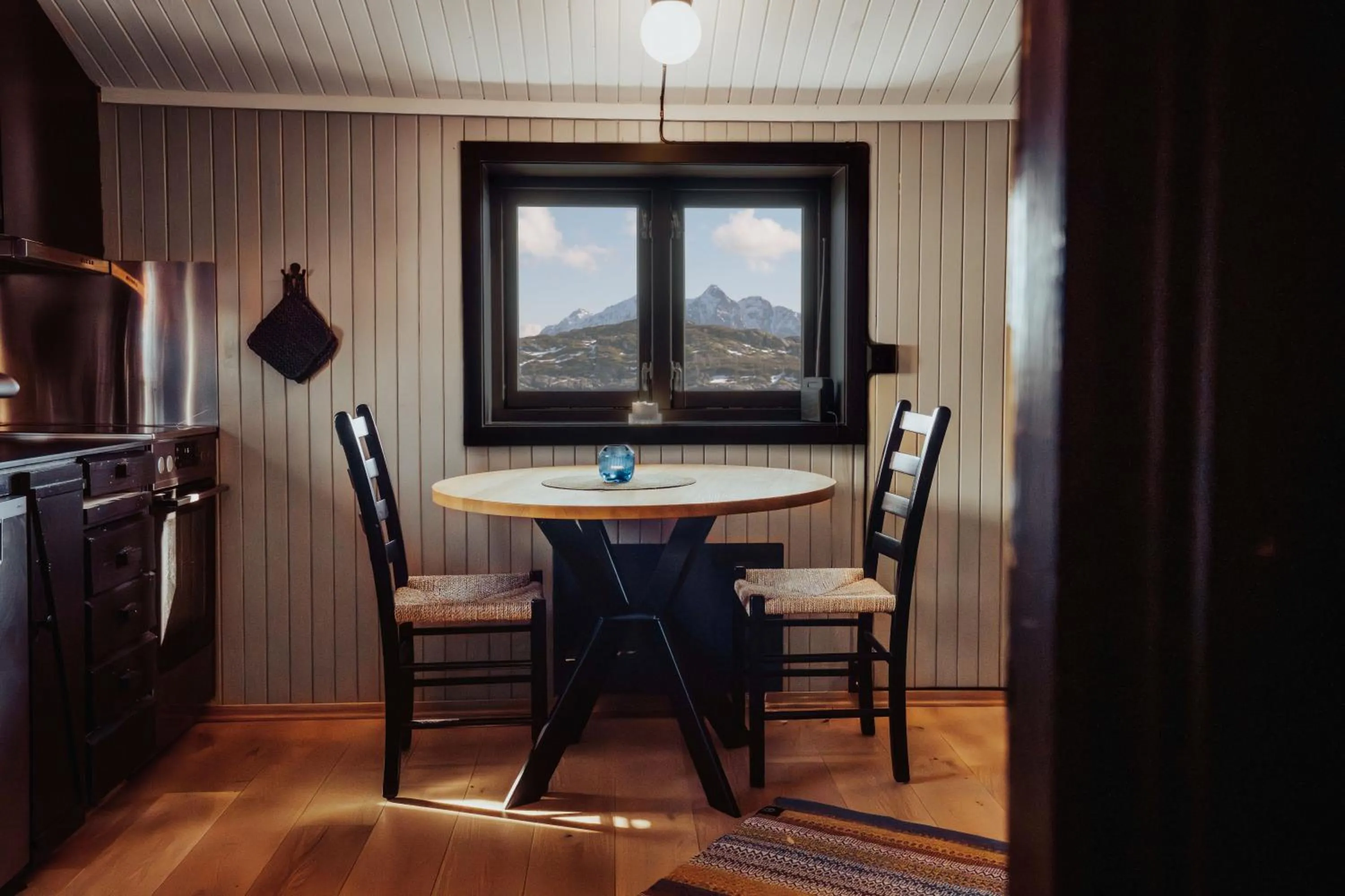 Dining area in Svinøya Rorbuer