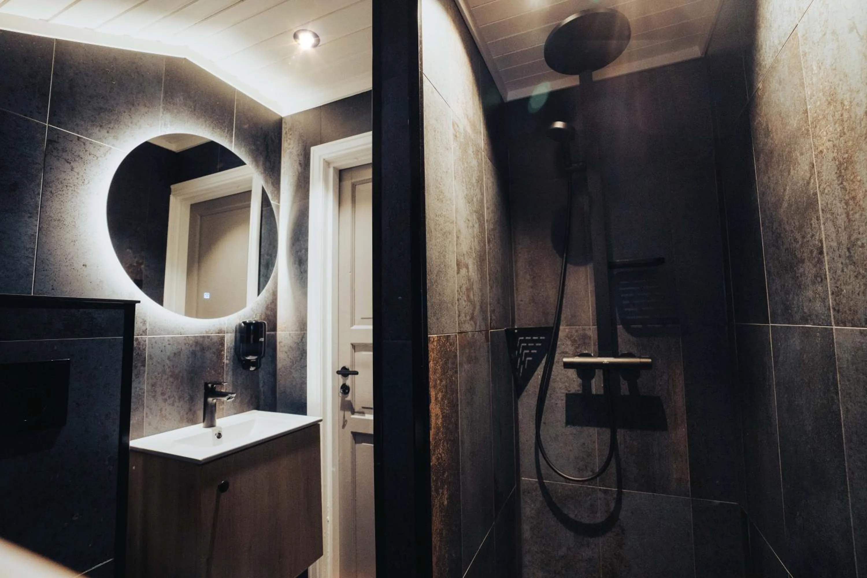 Bathroom in Svinøya Rorbuer