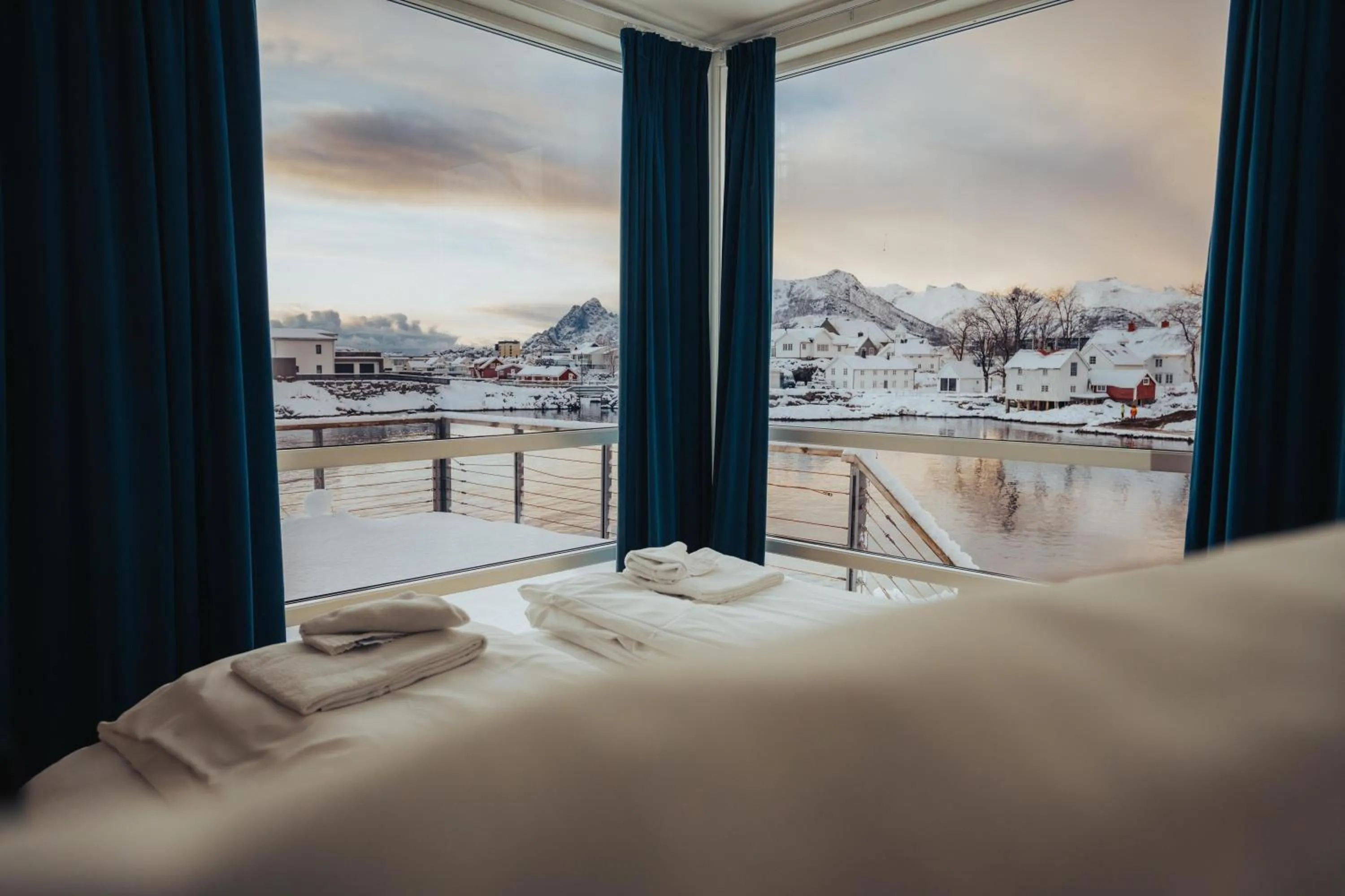 View (from property/room), Bed in Svinøya Rorbuer