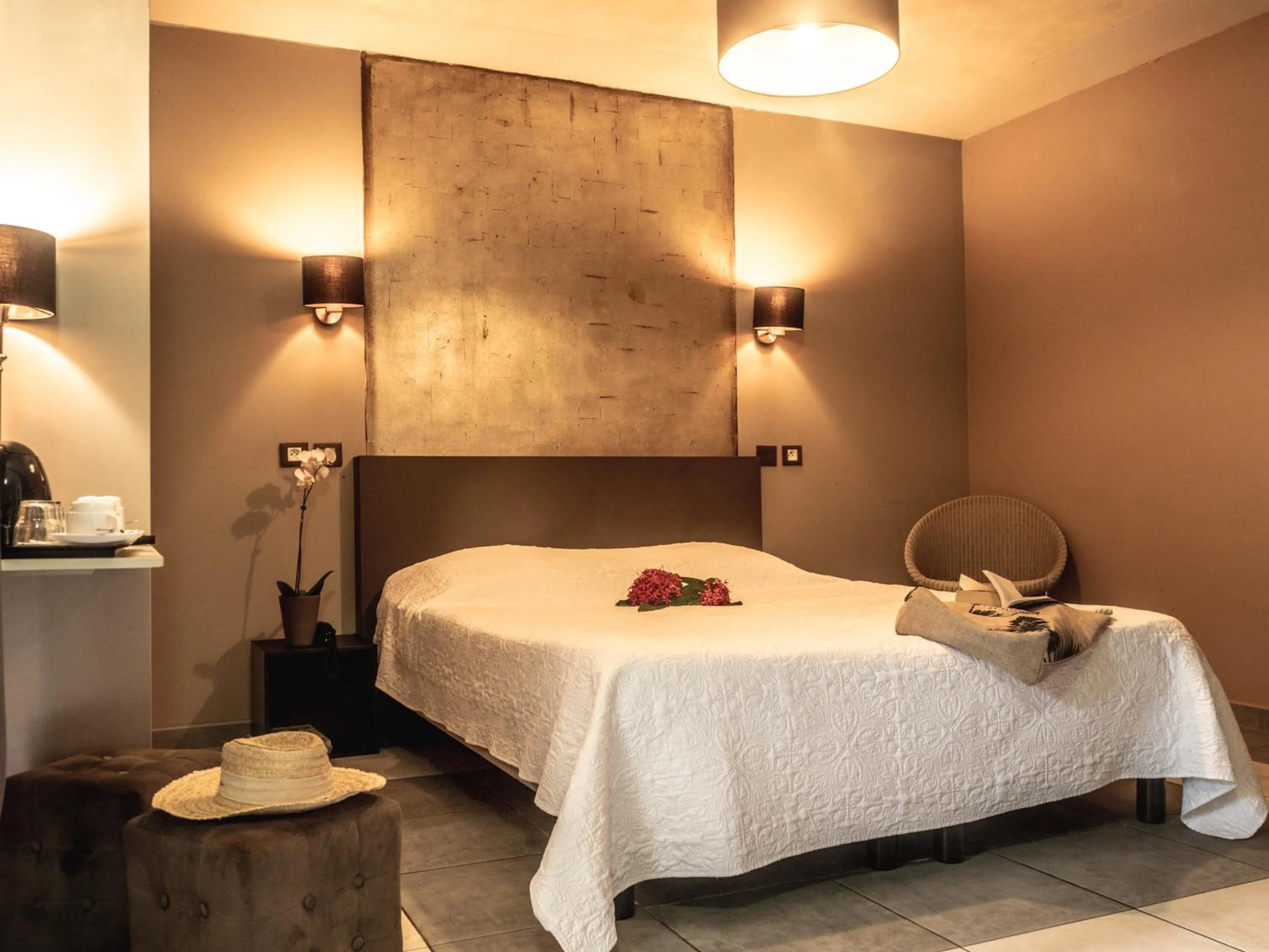 Photo of the whole room, Bed in Sud Hôtel