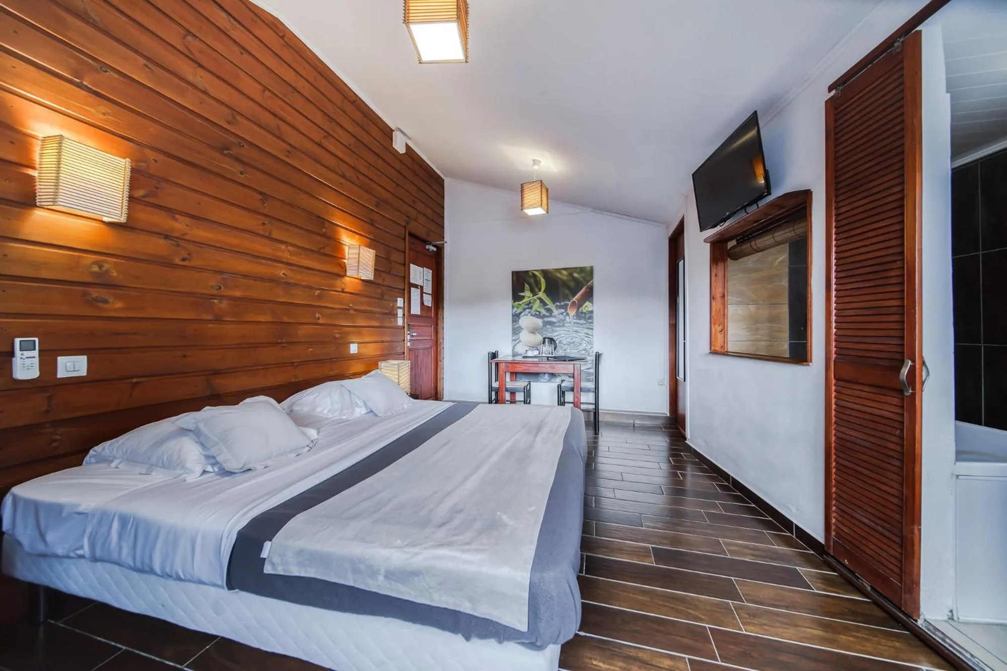 Bedroom, Bed in Sud Hôtel