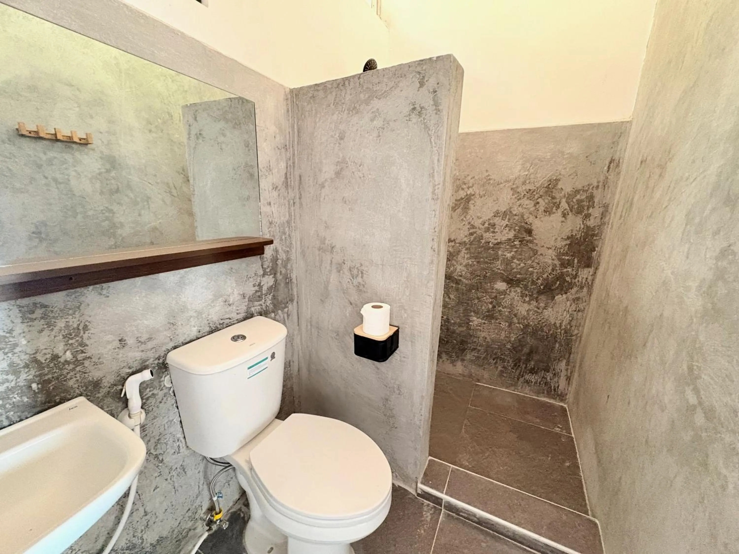 Shower in Villa Milagros Dive Inn Anilao