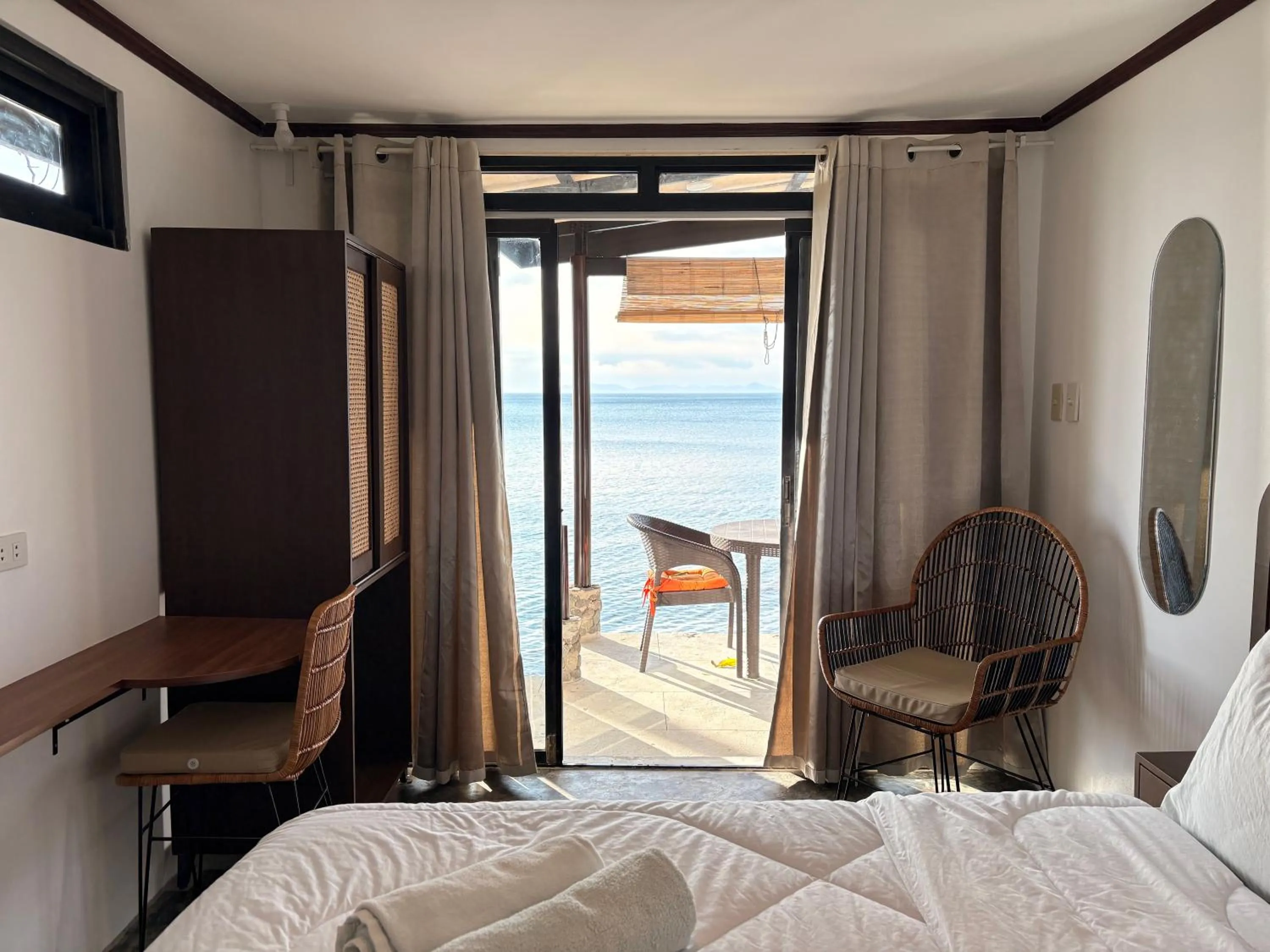 Sea view, Bed in Villa Milagros Dive Inn Anilao