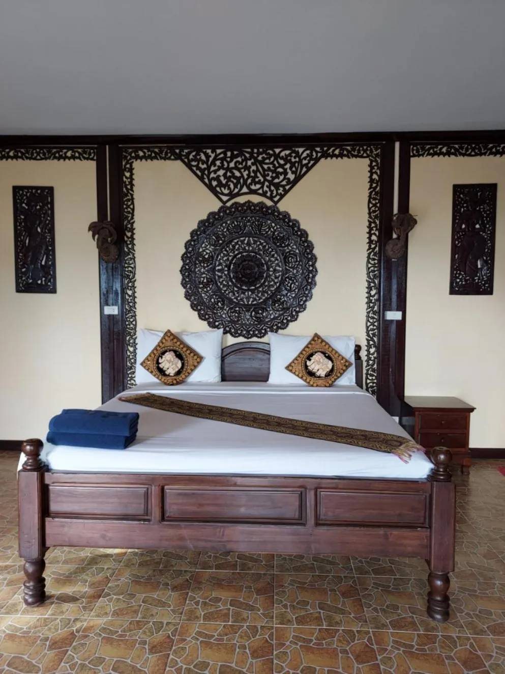 Bed in Paradise Pearl Bungalows