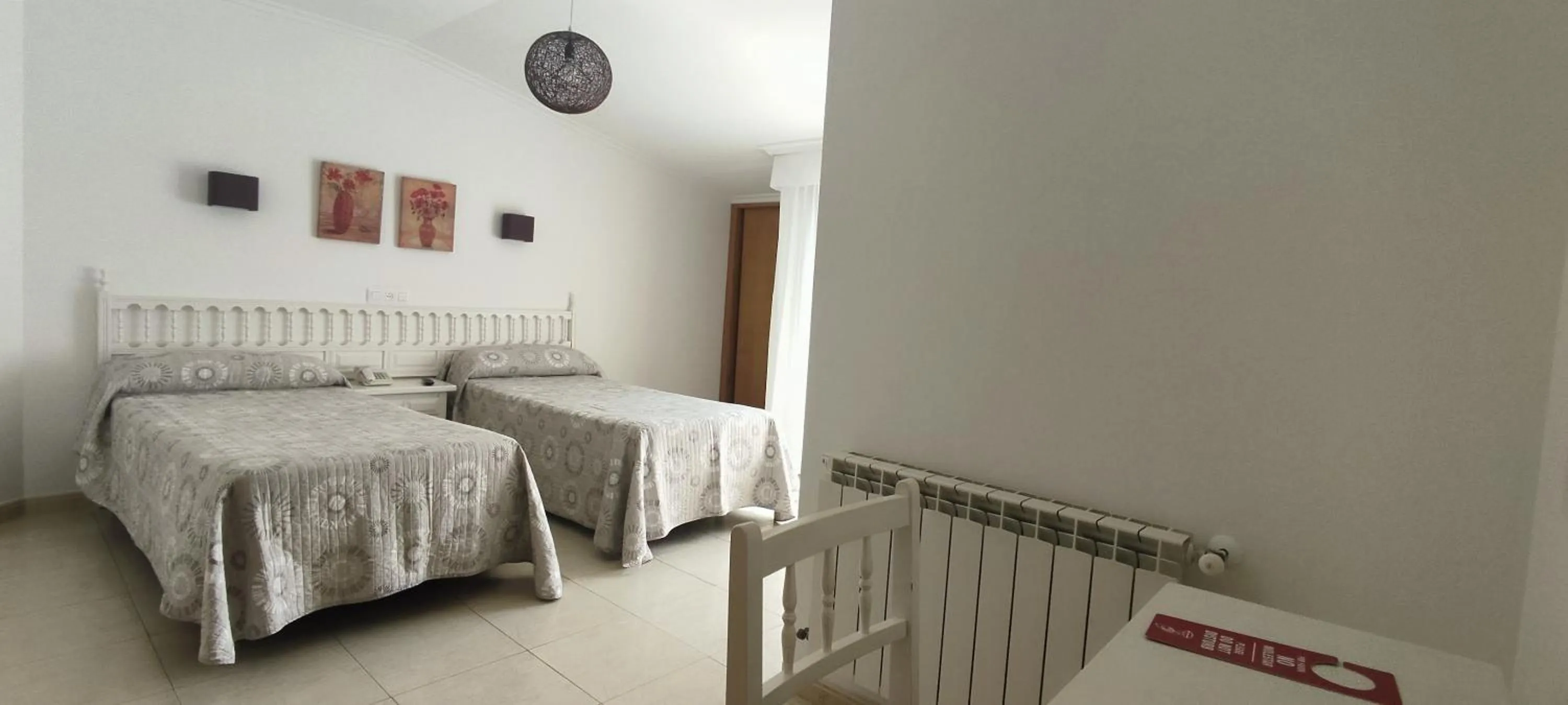 Photo of the whole room in Hotel Estrella del Mar