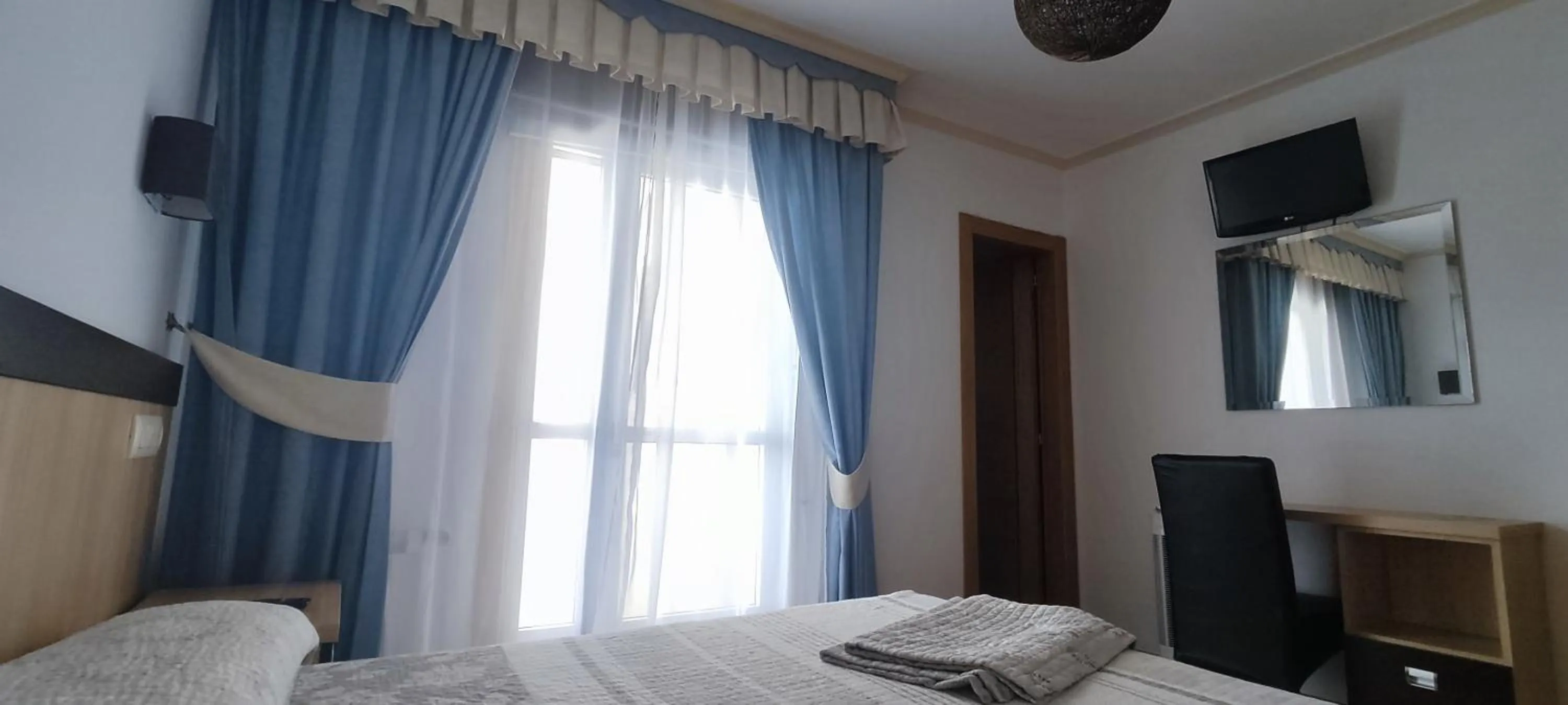 Photo of the whole room in Hotel Estrella del Mar