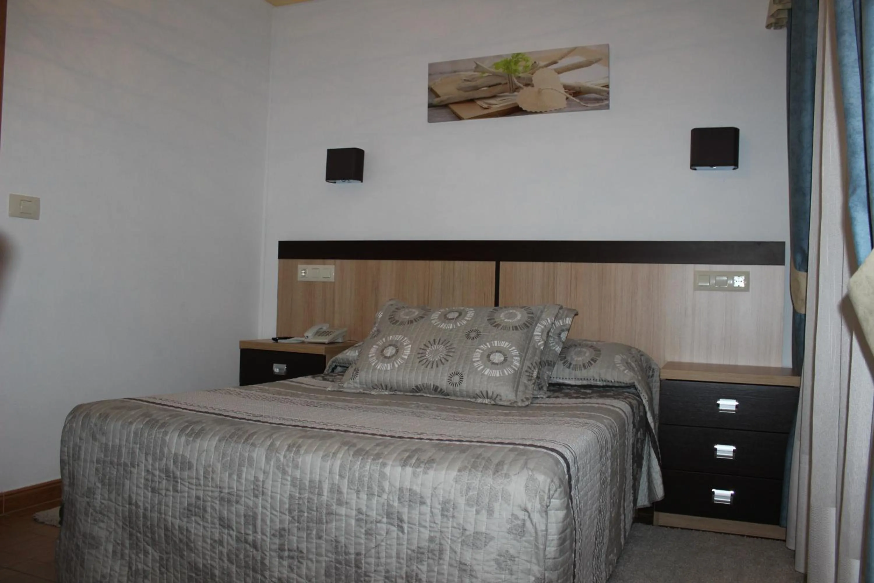 Photo of the whole room in Hotel Estrella del Mar