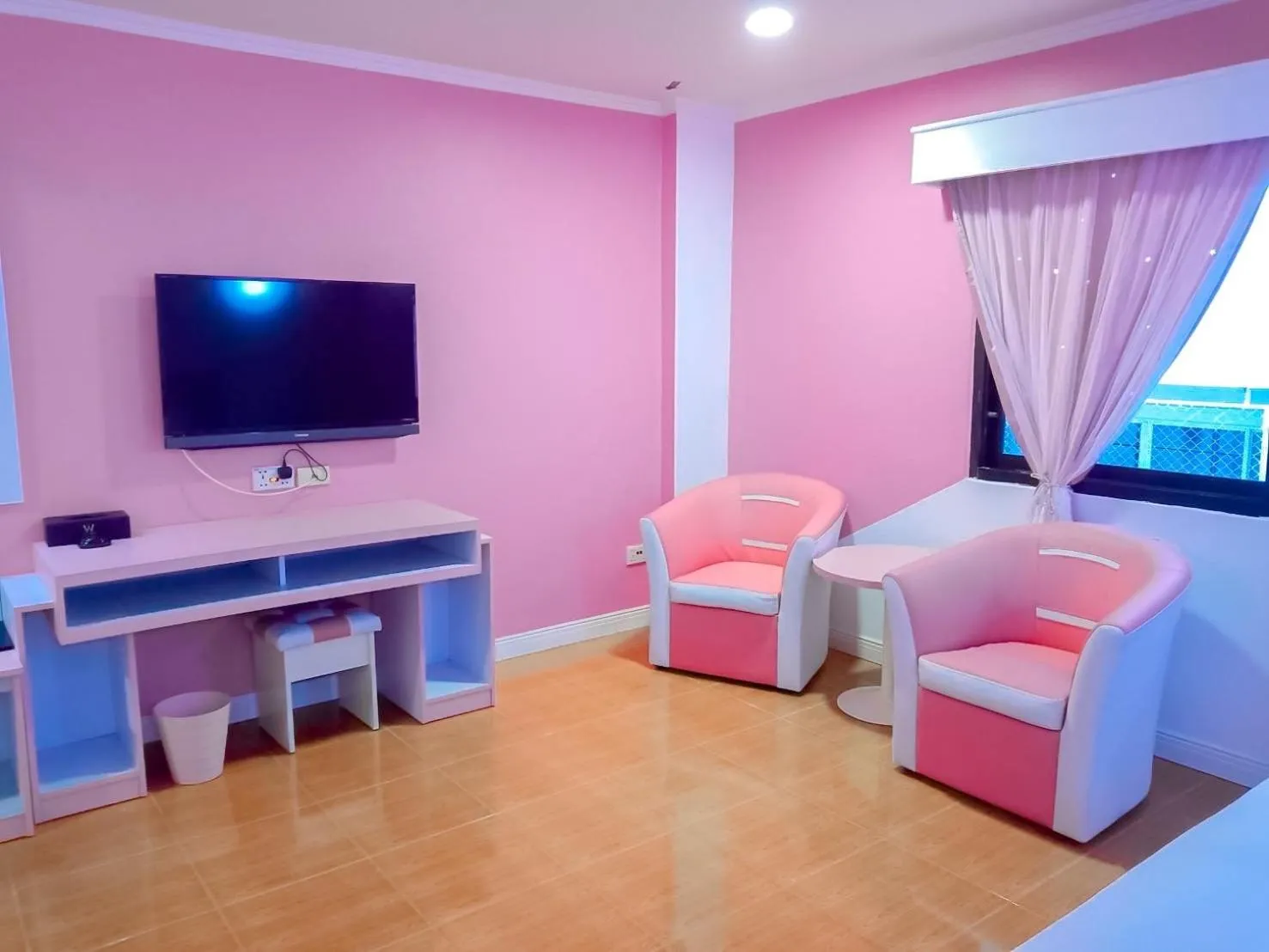 Photo of the whole room in The Wai Hotel Danok