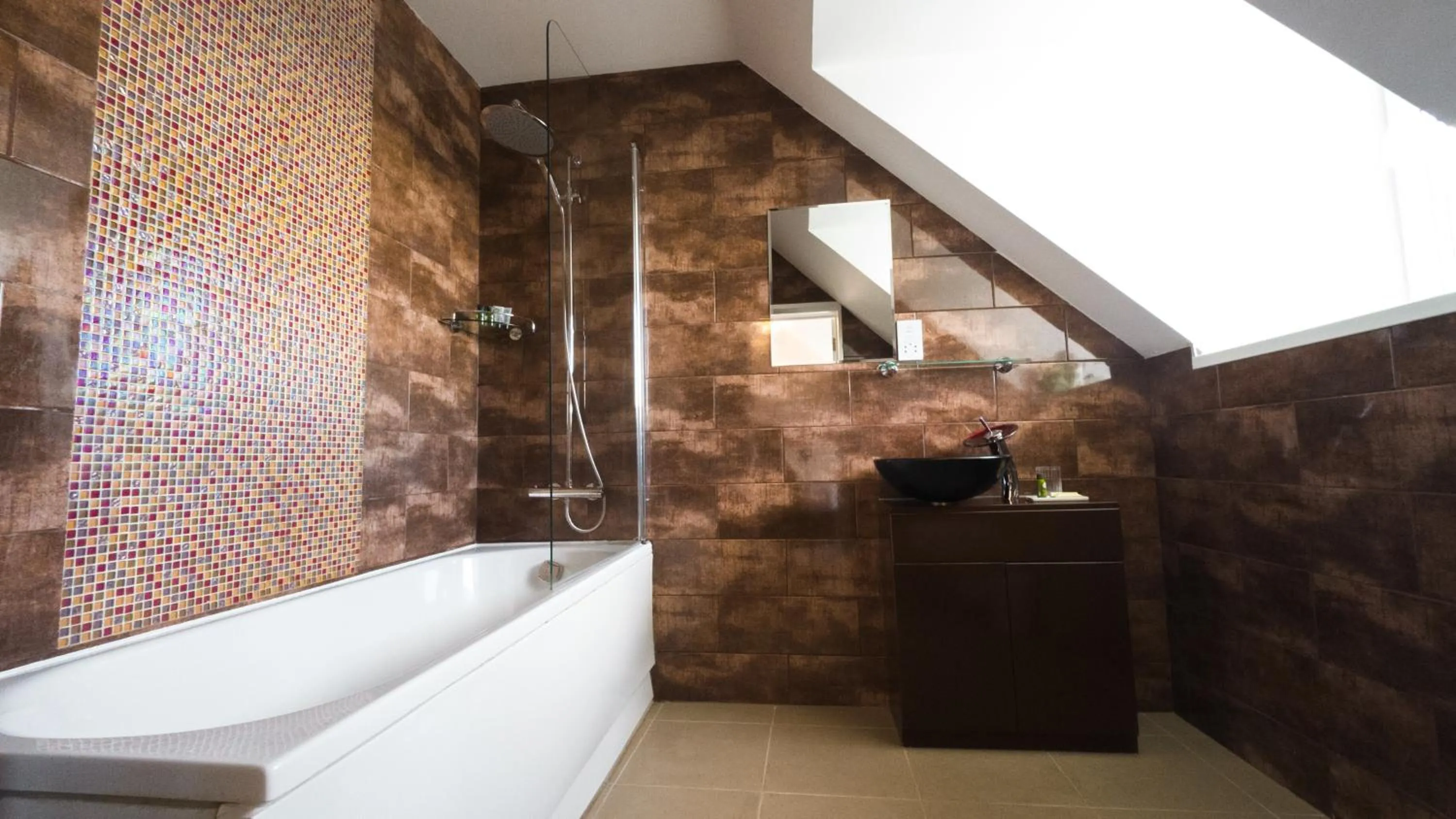 Bathroom in OYO Newquay Beach Hotel