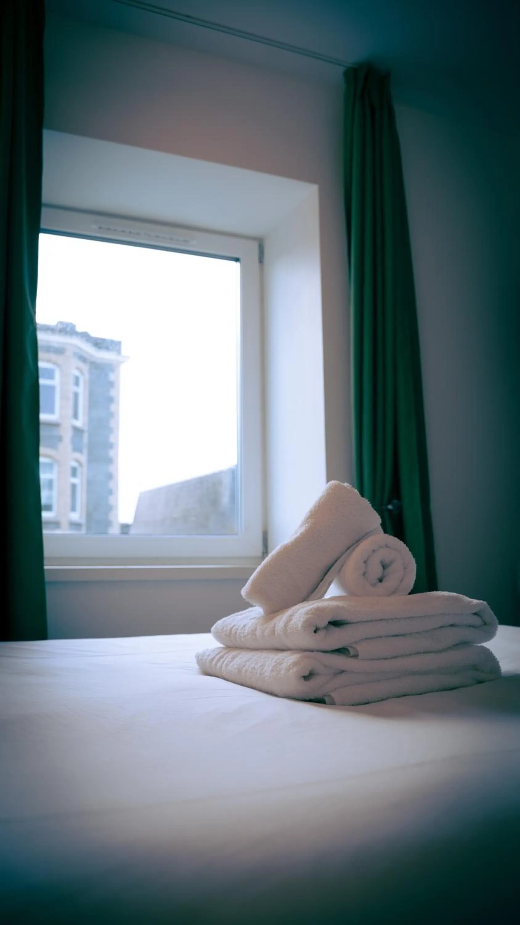 Bedroom, Bed in OYO Newquay Beach Hotel