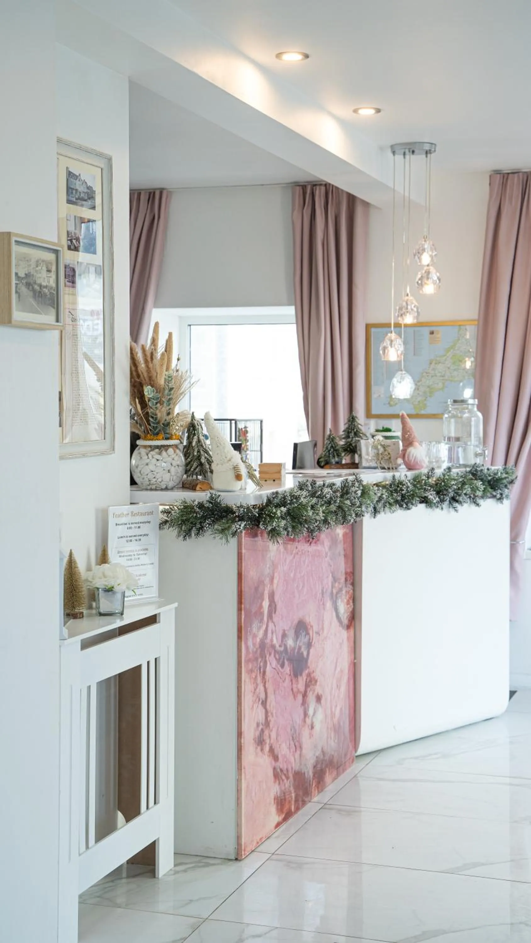 Lobby or reception in OYO Newquay Beach Hotel