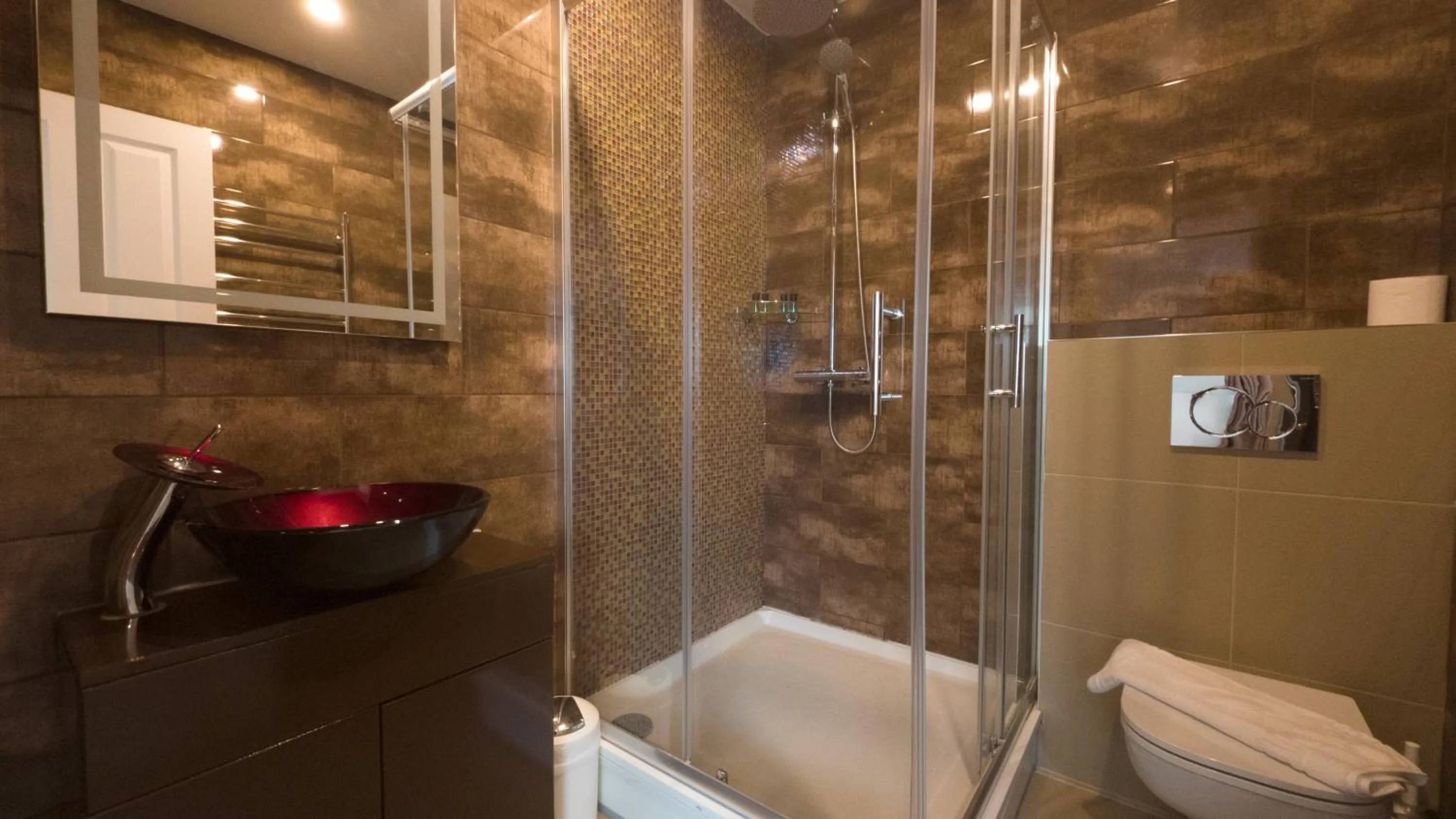 Bathroom in OYO Newquay Beach Hotel