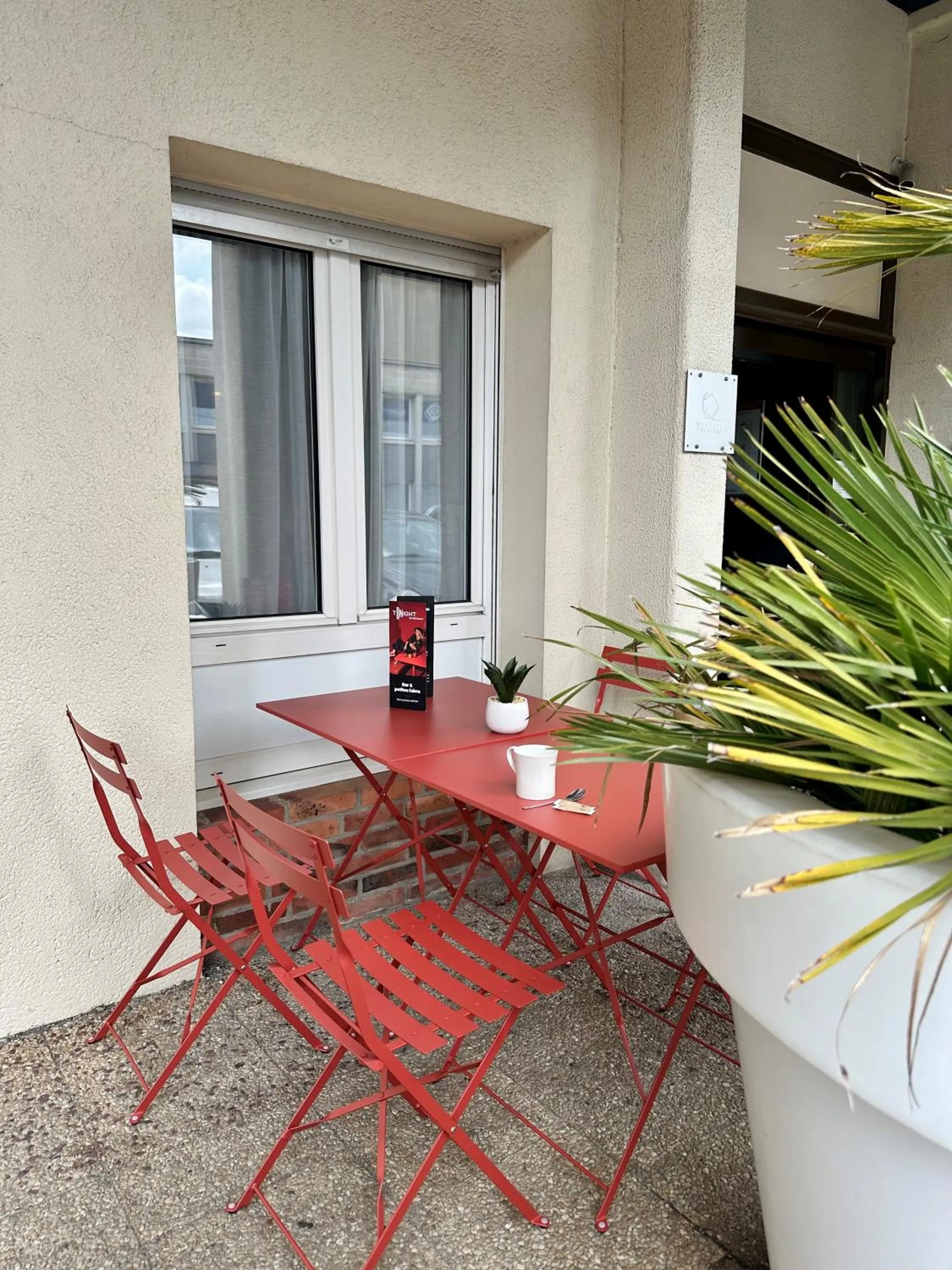 Patio in ibis Alençon