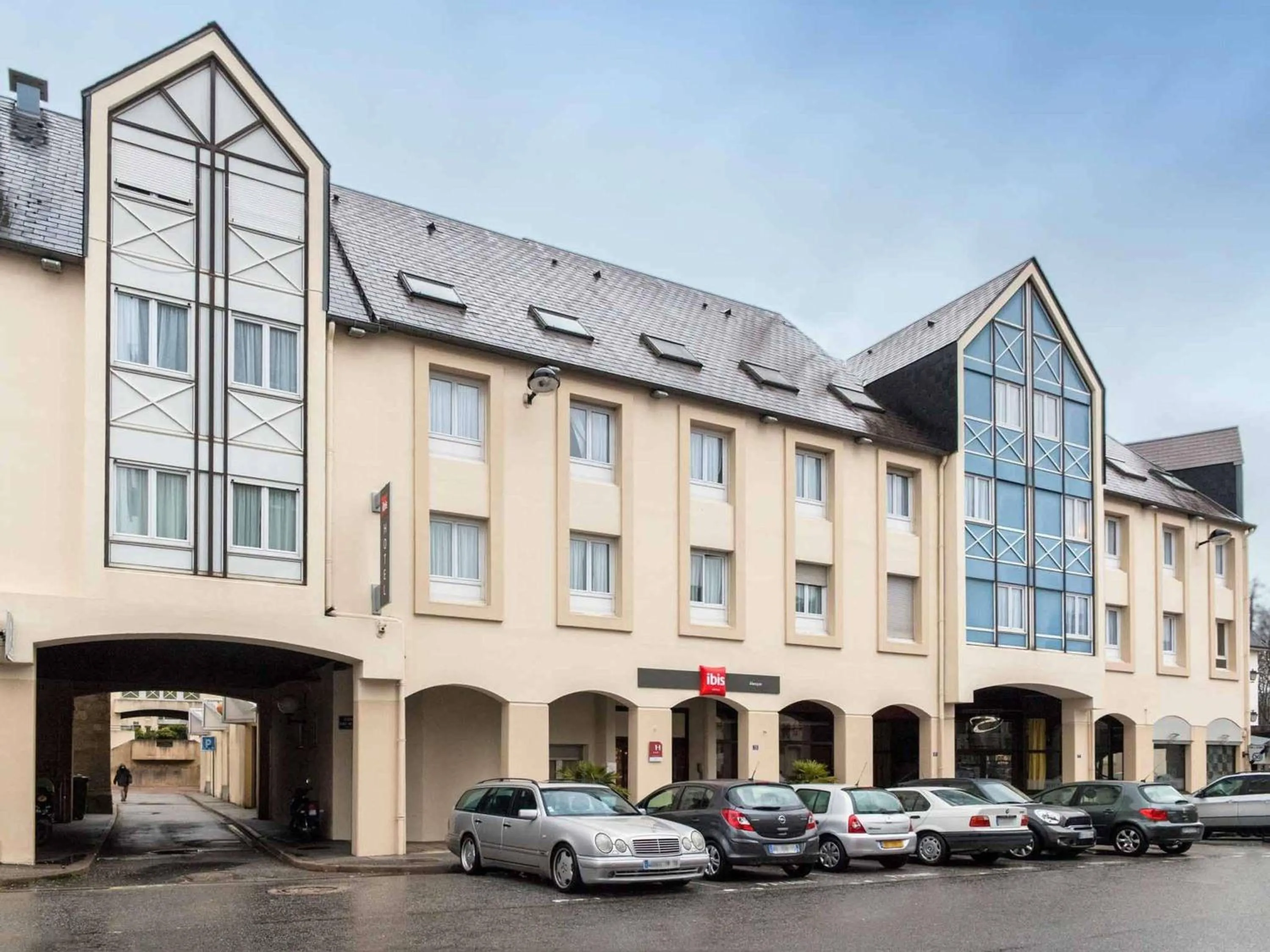 Property building in ibis Alençon