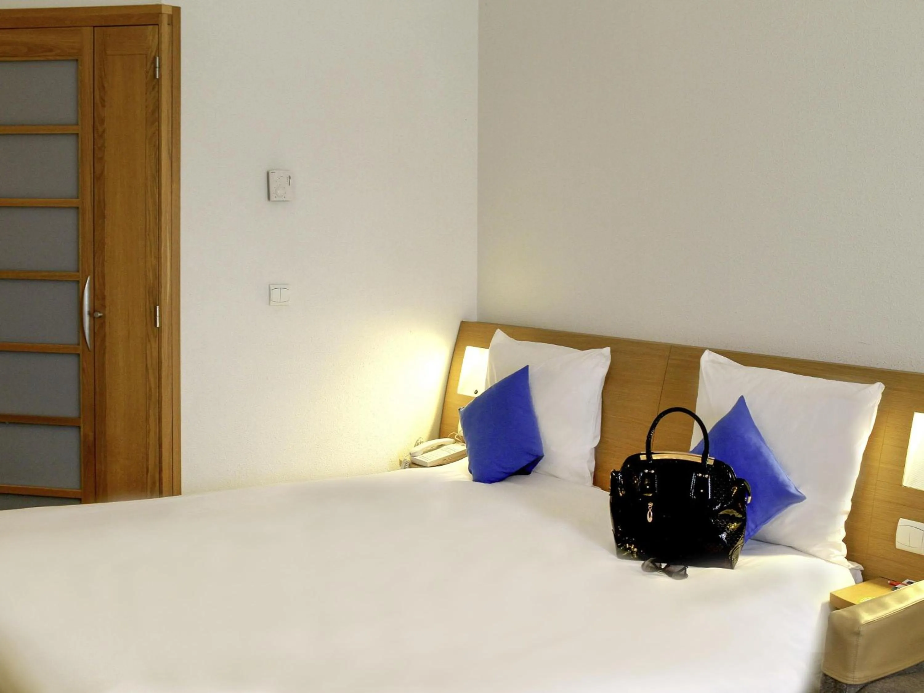 Bedroom, Bed in Novotel Constantine