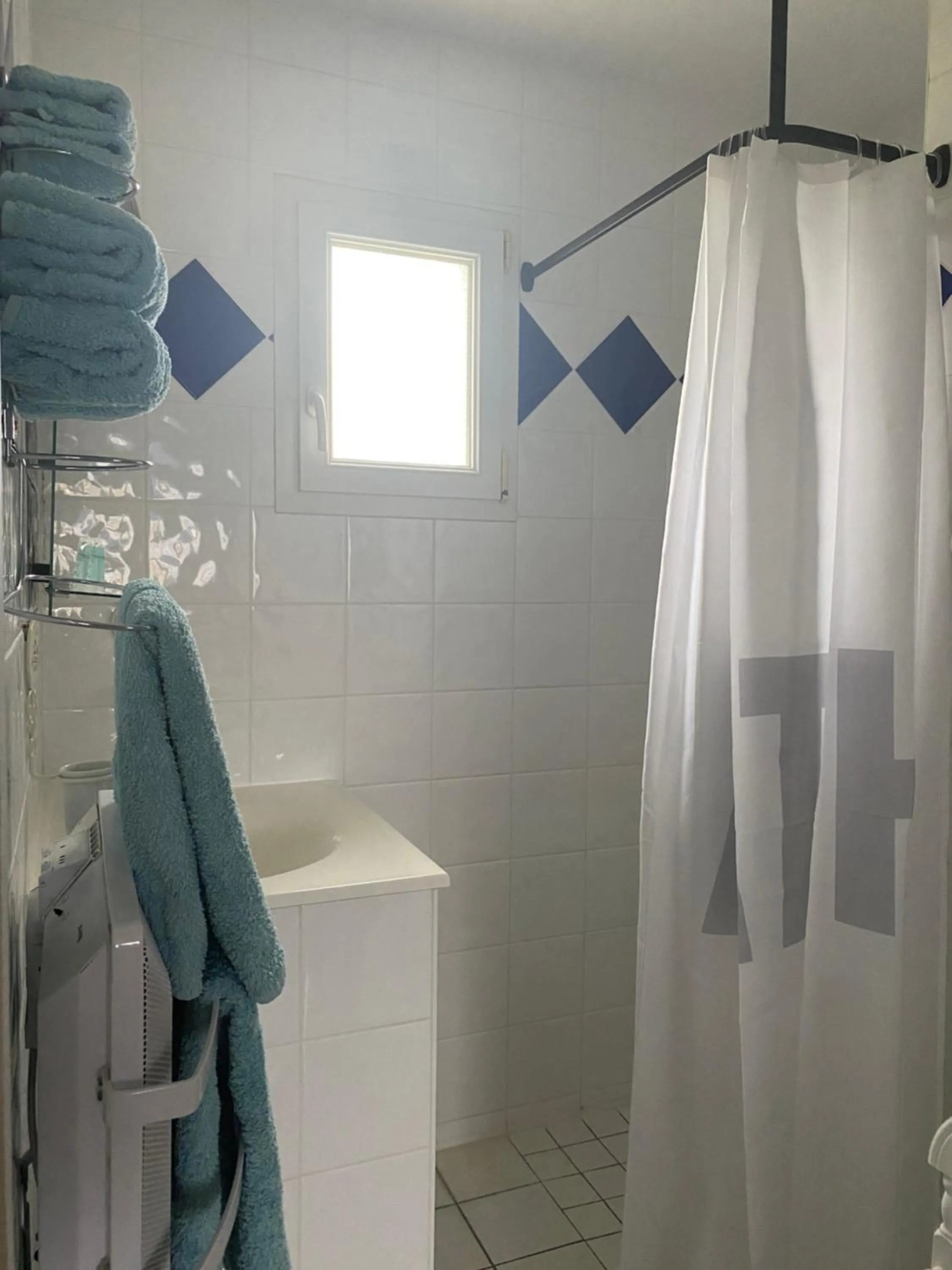 Shower in Les Lavandières