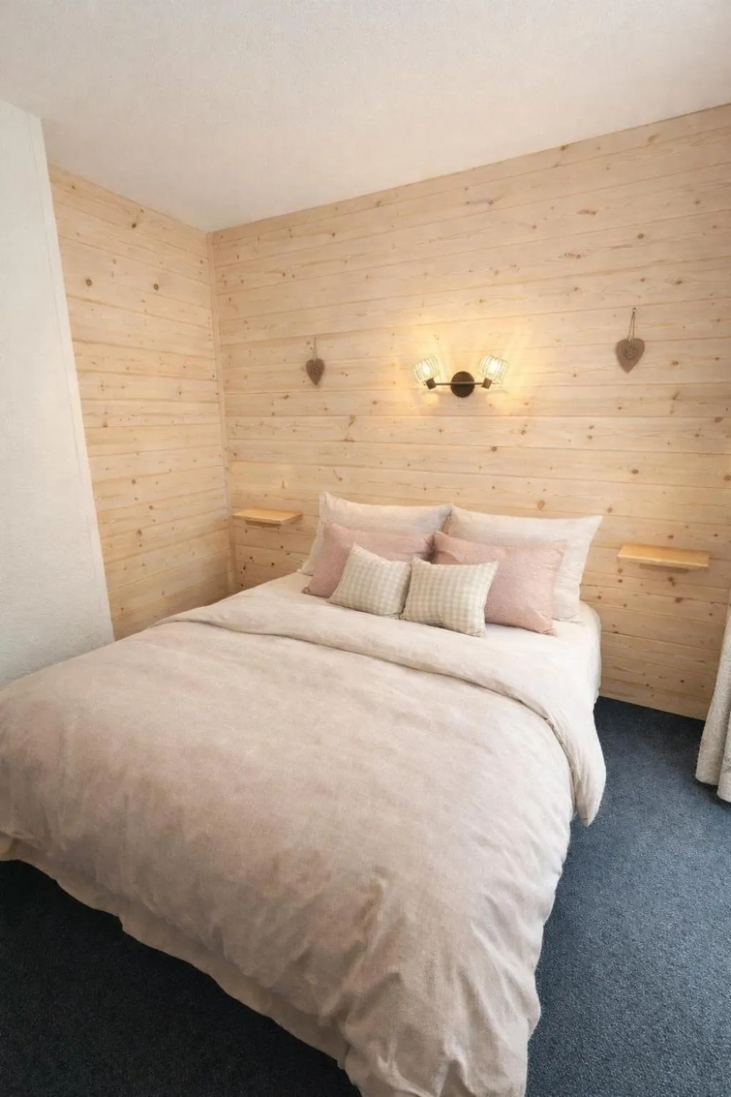 Photo of the whole room, Bed in Le Chalet