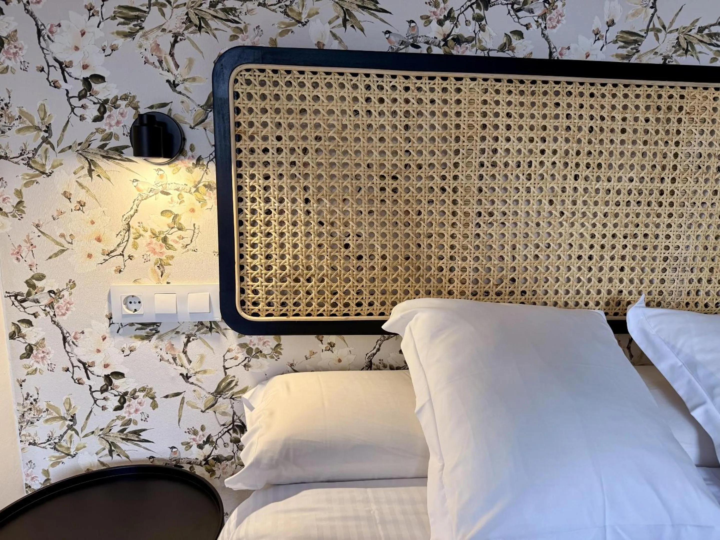 Hot Tub, Bed in Hotel SanMar