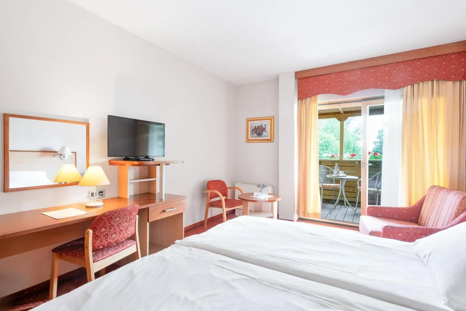 Living room, Bed in Terme Banovci - Hotel Zeleni Gaj