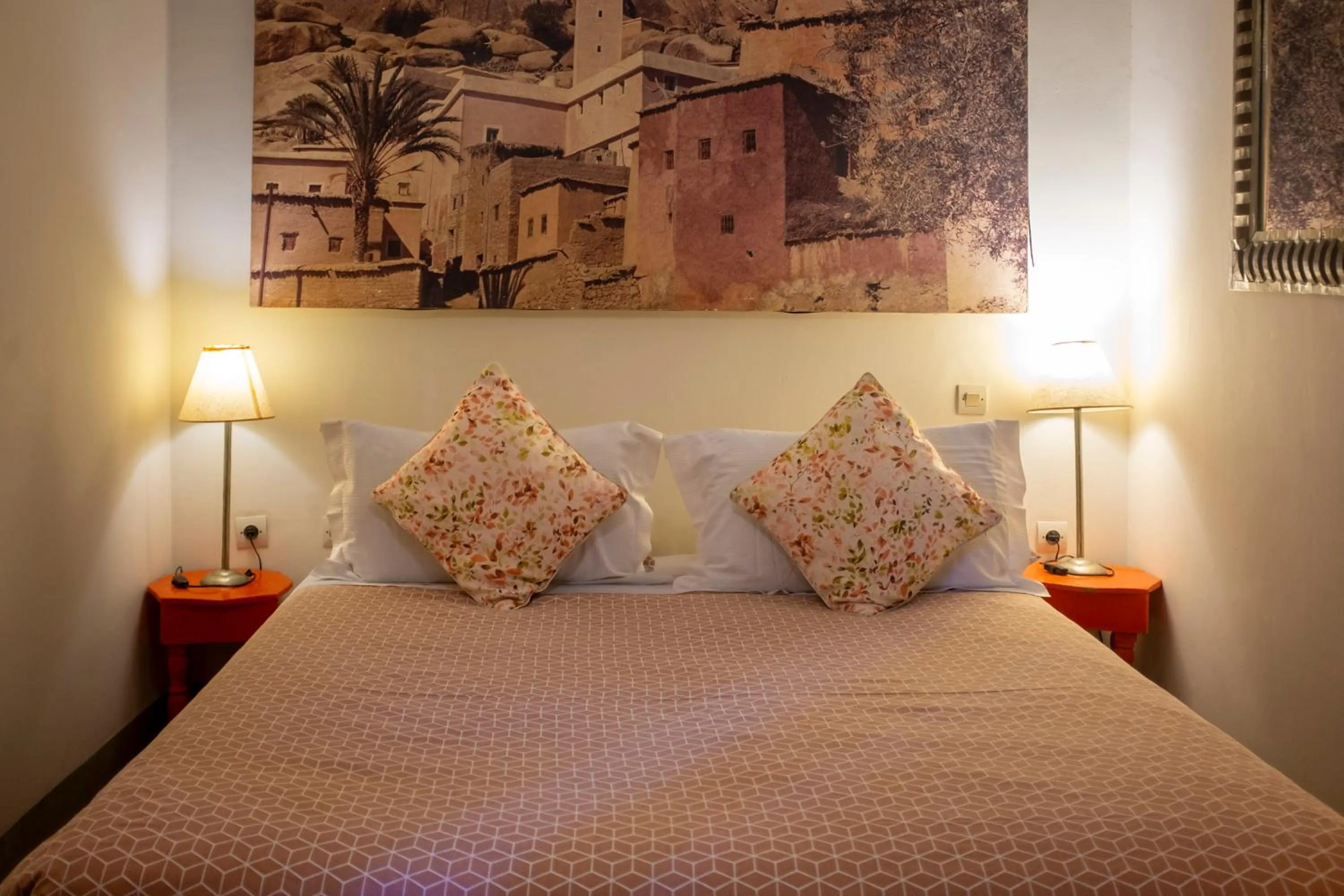 Bed in Riad Le Coq Berbère