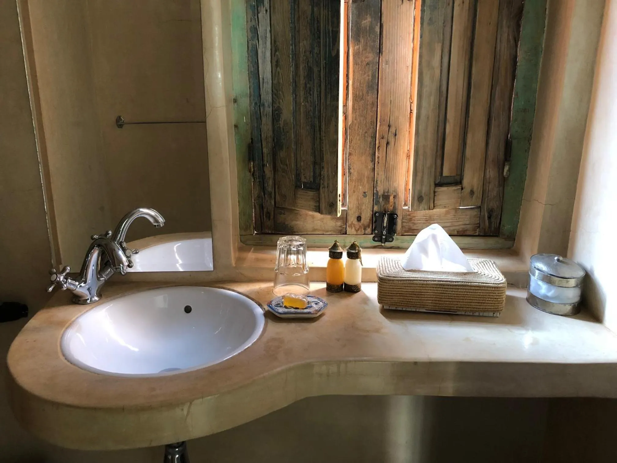 Shower in Riad Le Coq Berbère