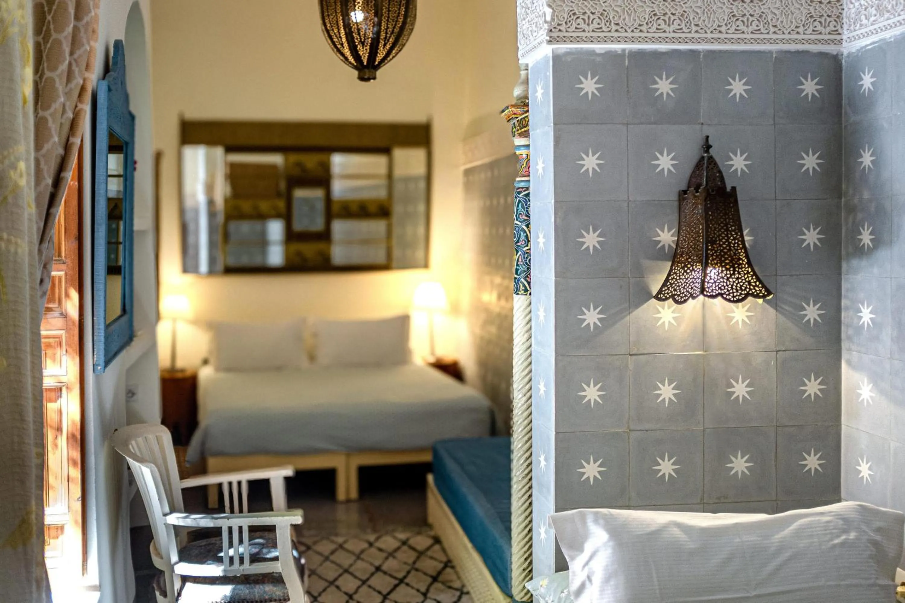 Photo of the whole room, Bed in Riad Le Coq Berbère