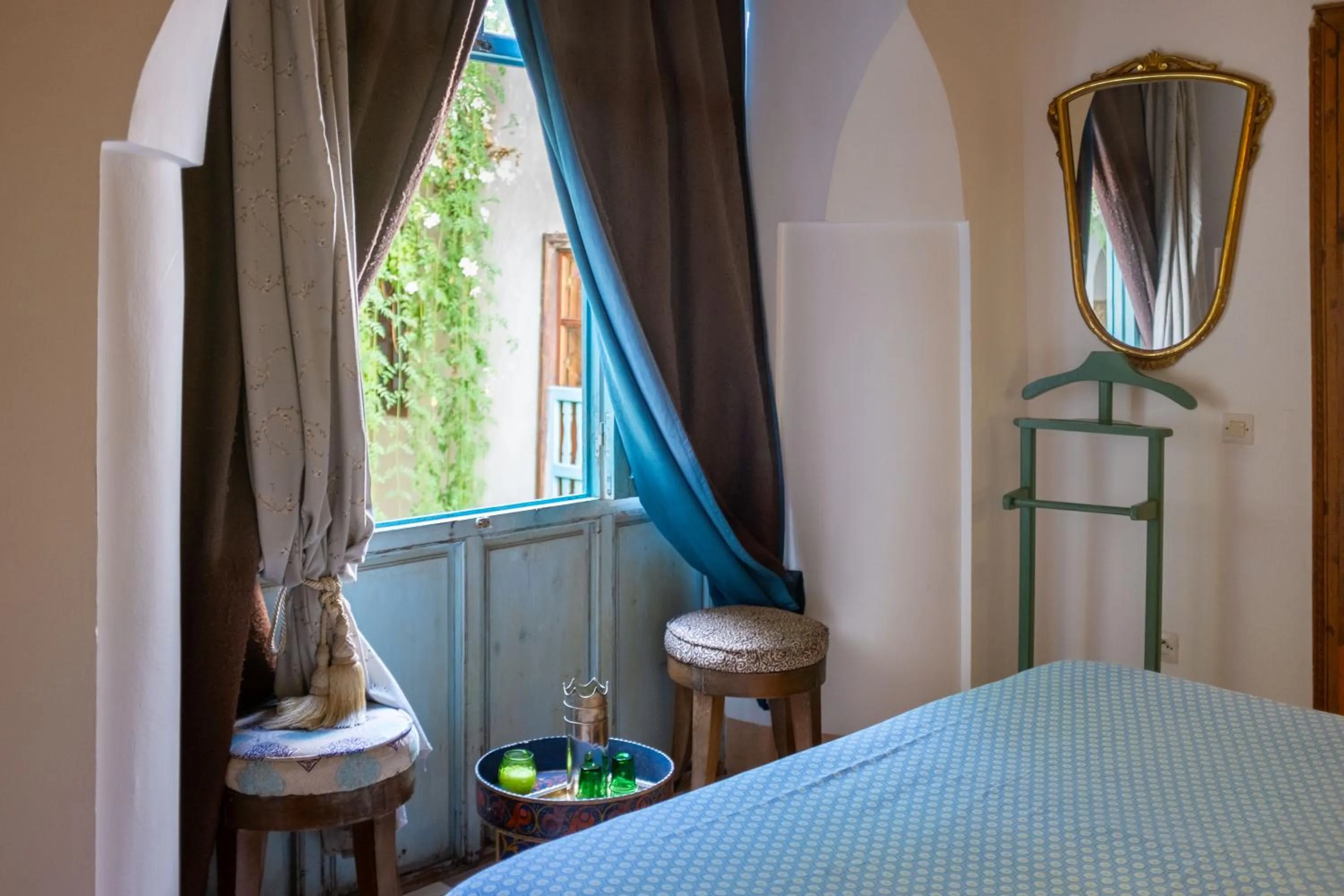 Bed in Riad Le Coq Berbère