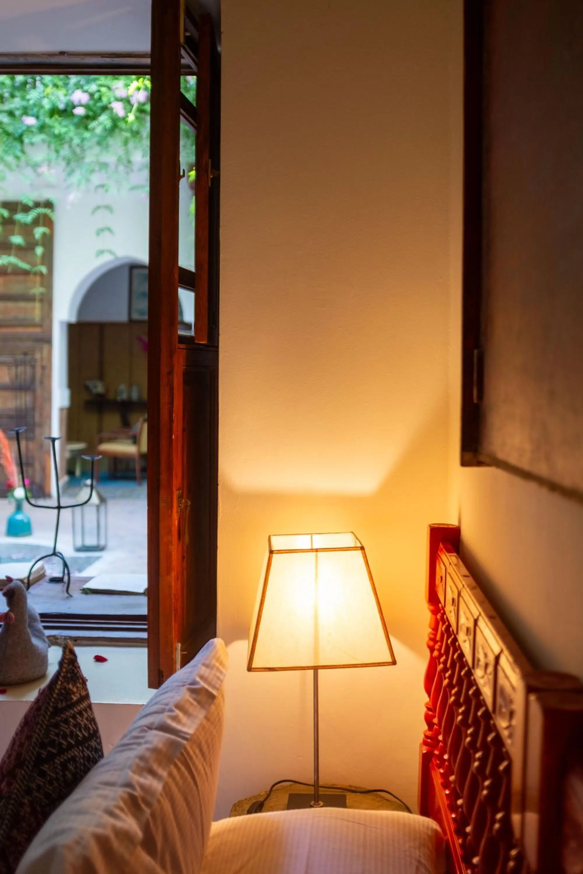 Photo of the whole room, Bed in Riad Le Coq Berbère