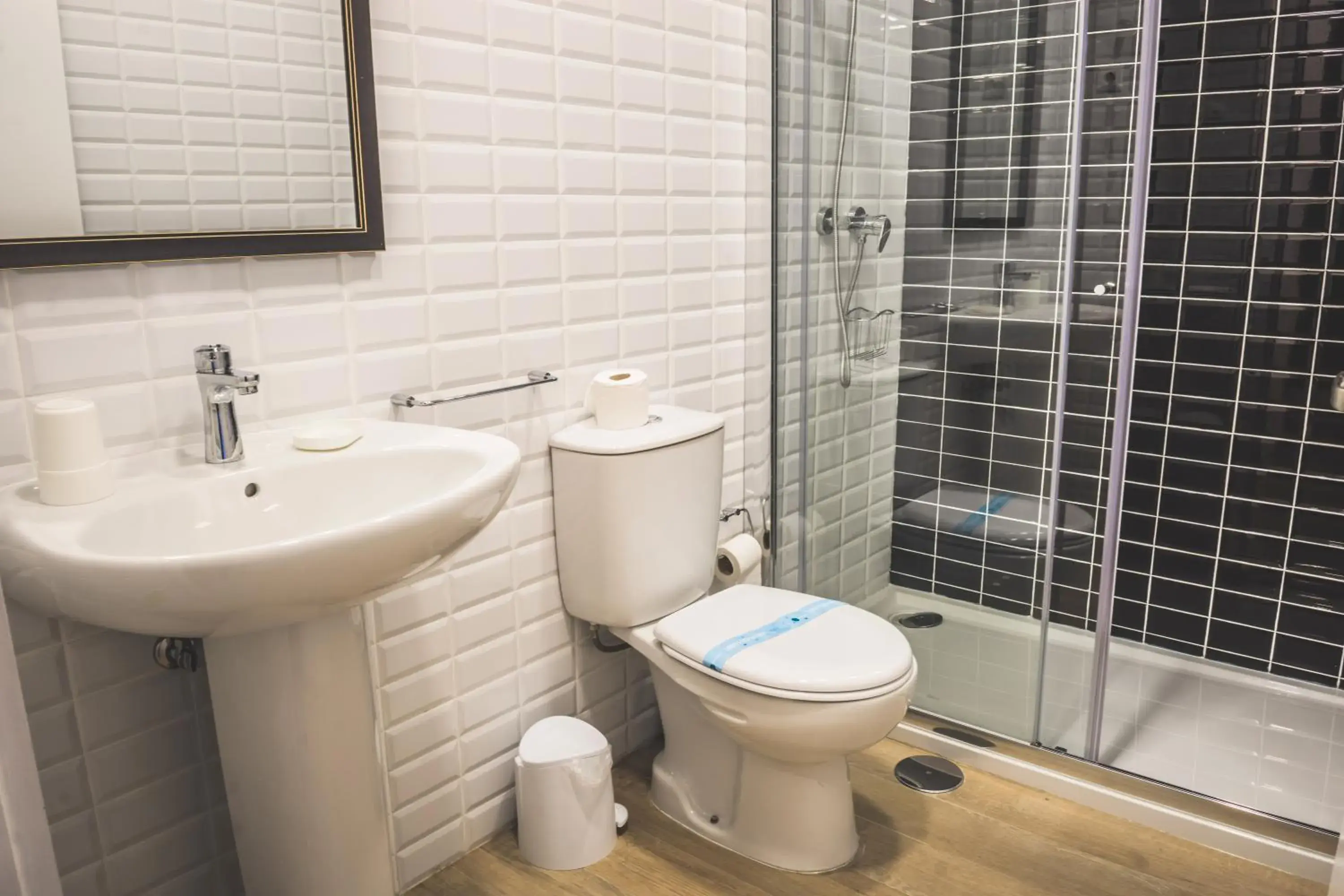 Comfort Triple Room in In Barcelos Hostel & Guest House Comfort Triple Room in In Barcelos Hostel & Guest House