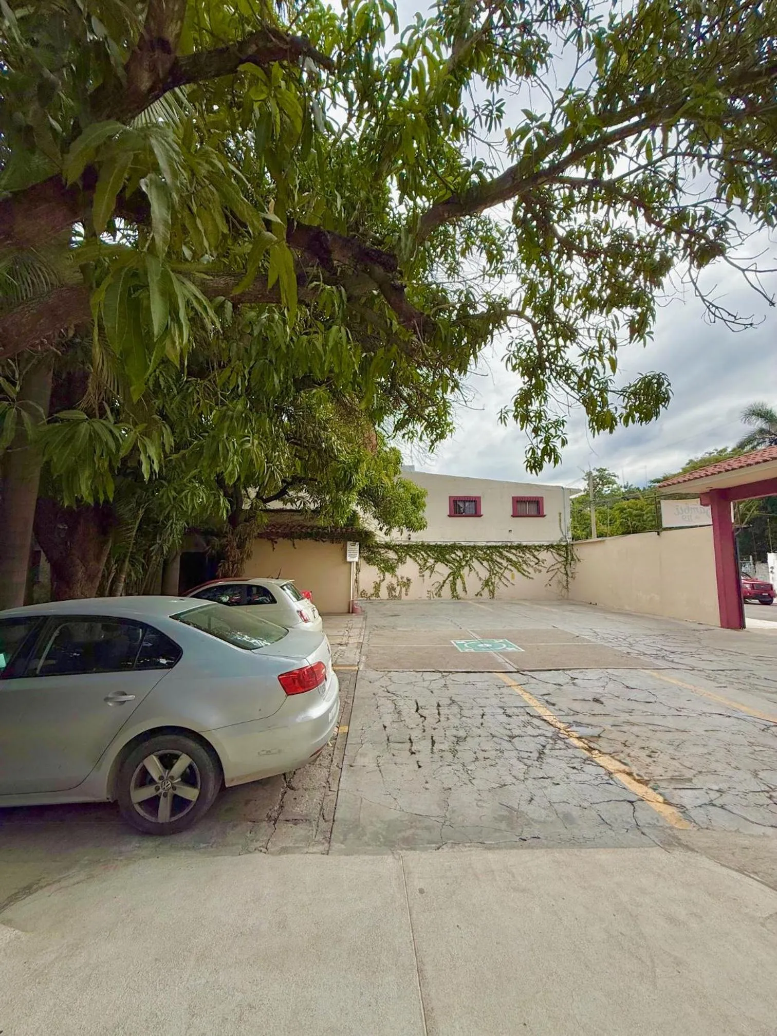 Parking in Hotel Uke Inn Terán