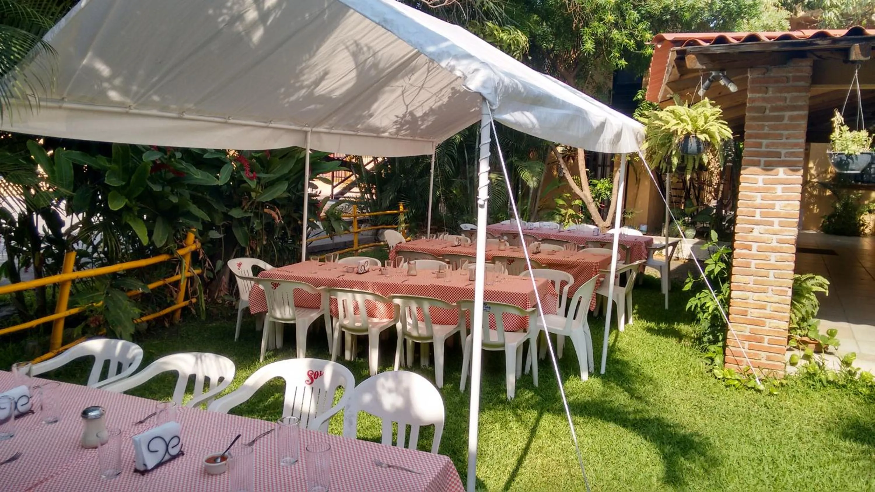 Restaurant/places to eat in Hotel Uke Inn Terán