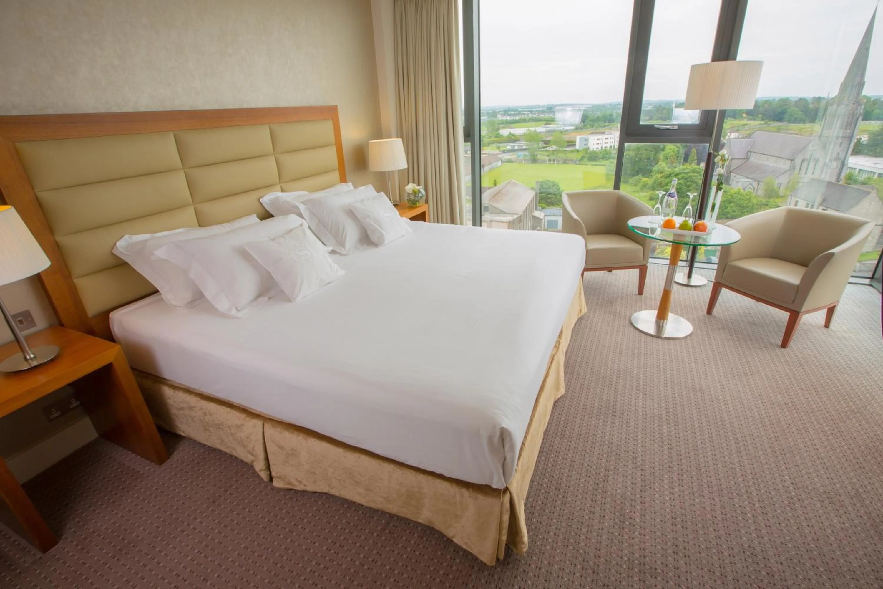 Photo of the whole room, Bed in Sheraton Athlone Hotel