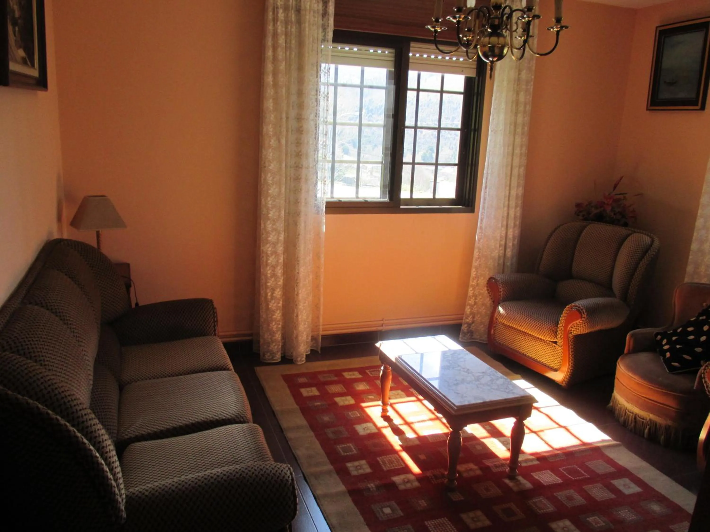 Communal lounge/ TV room in Hotel Chola