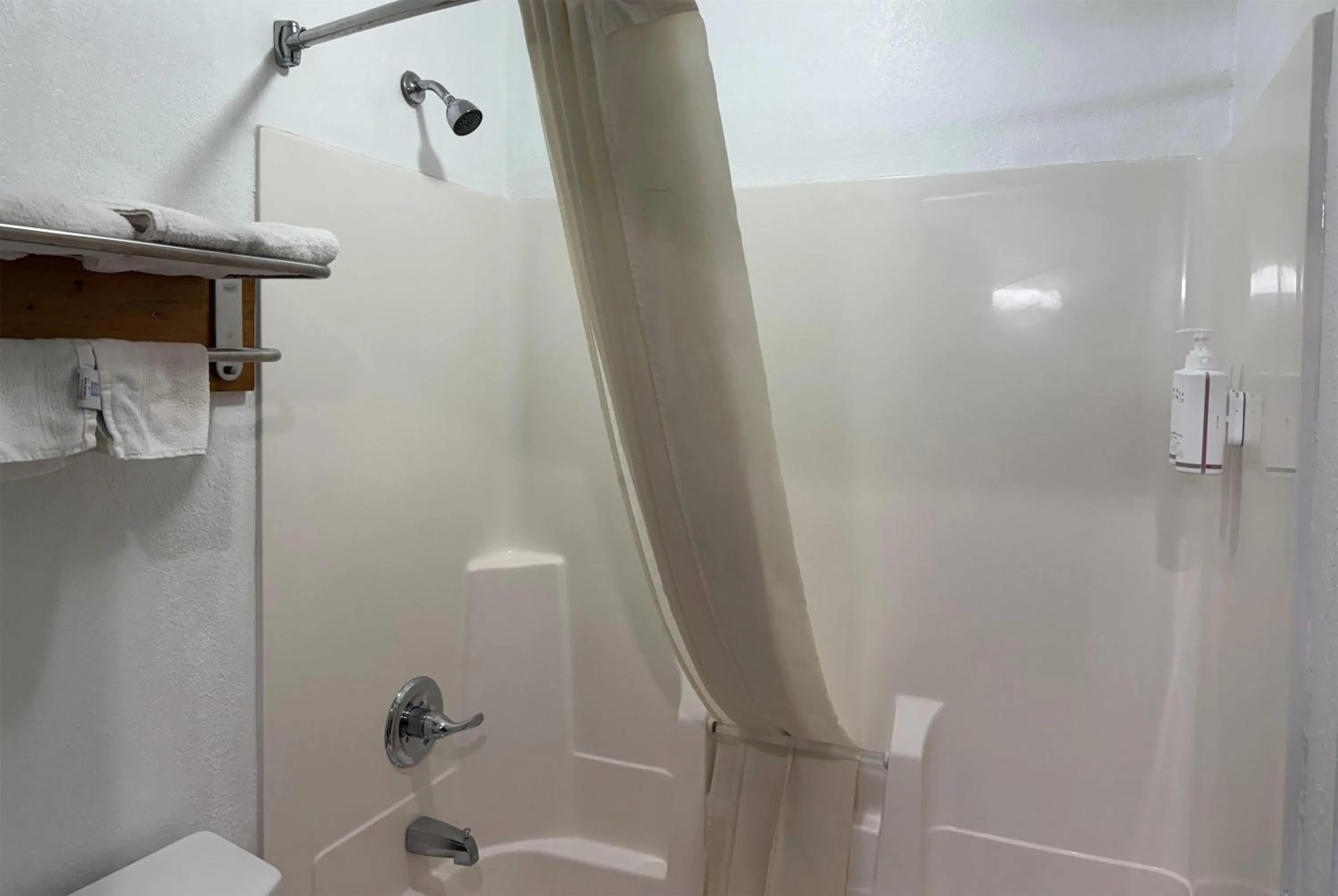 Photo of the whole room in Super 8 by Wyndham Frankfort IN