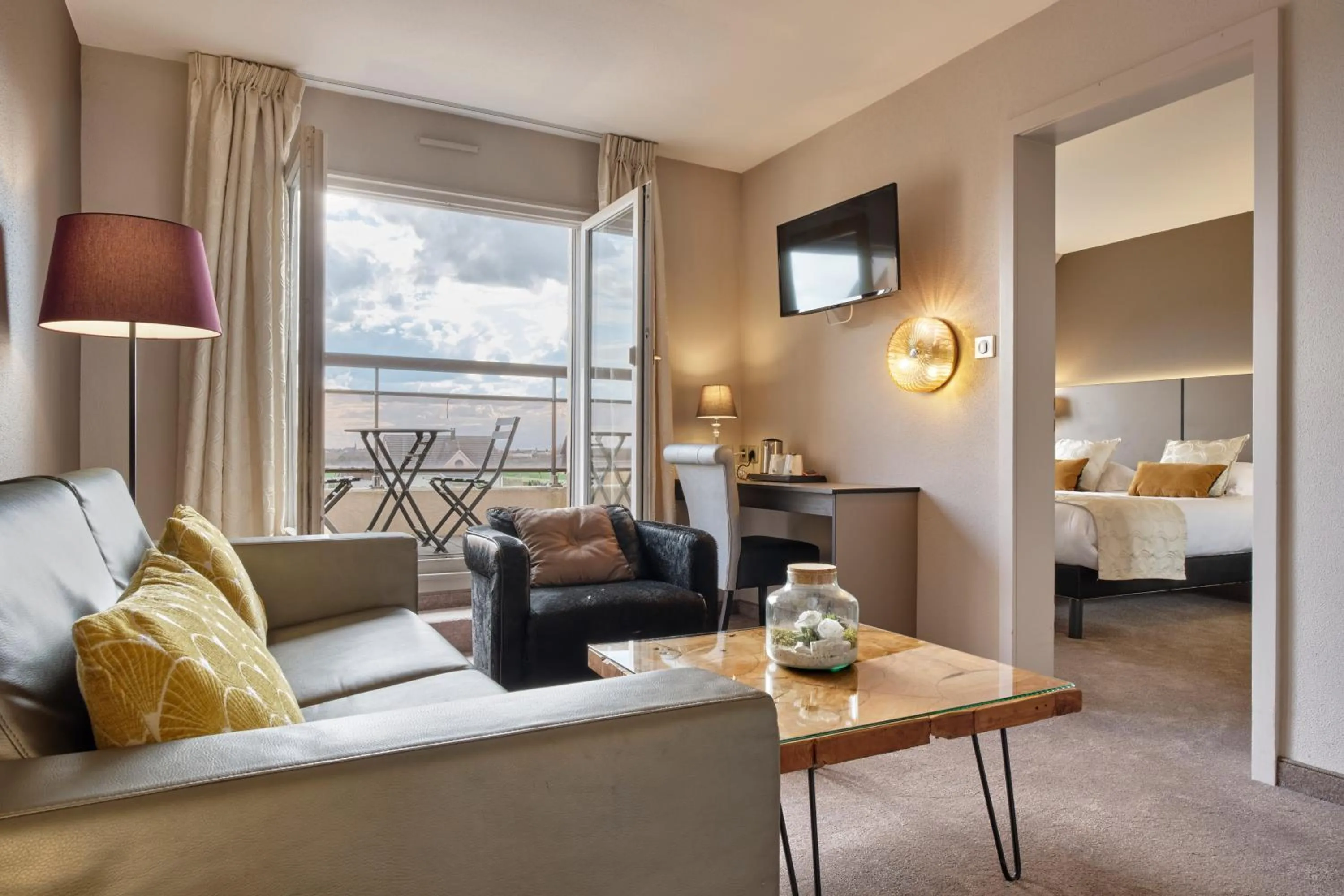 TV and multimedia, Bed in Hotel Restaurant Crystal