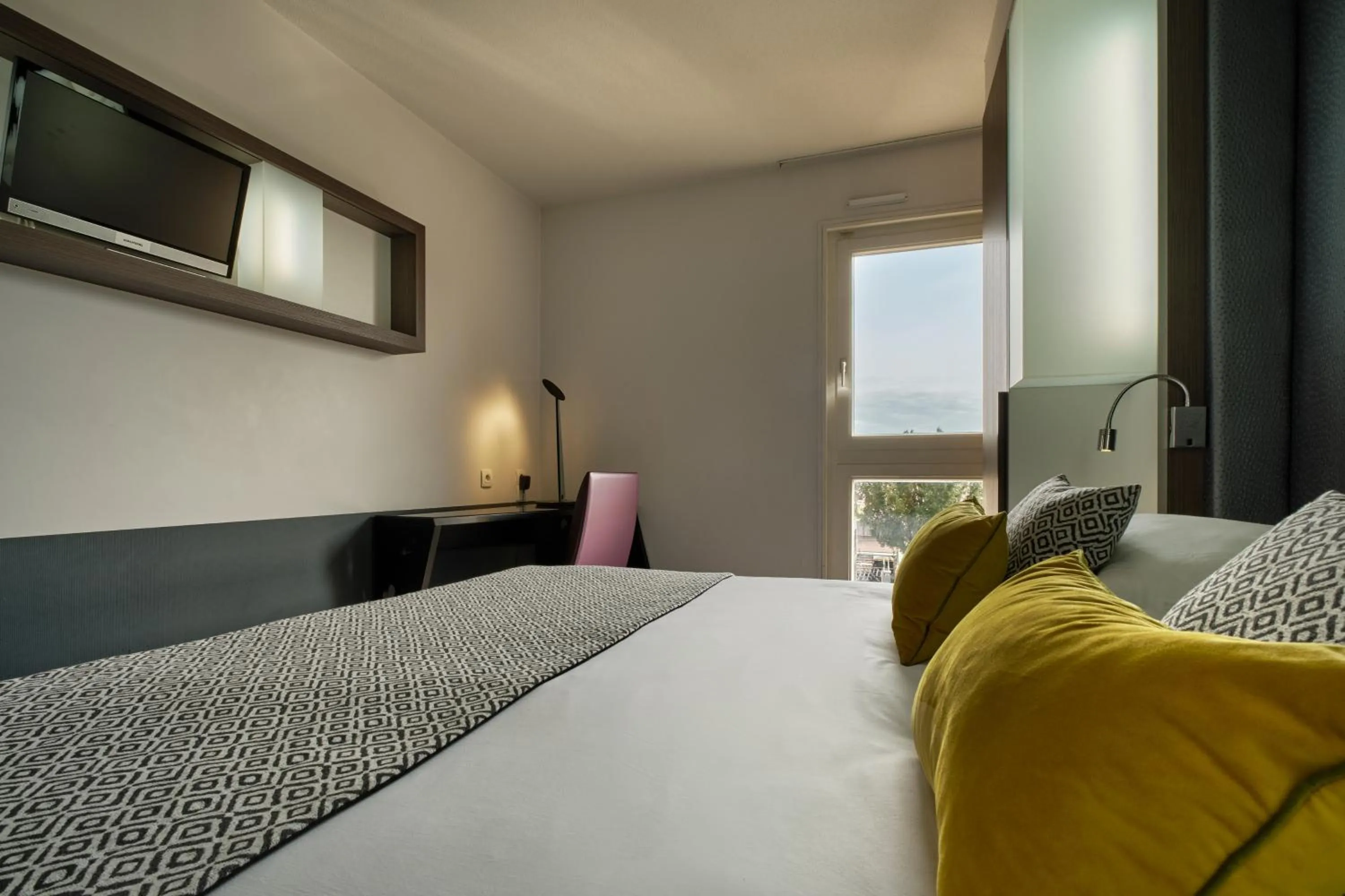 Bedroom, Bed in Hotel Restaurant Crystal