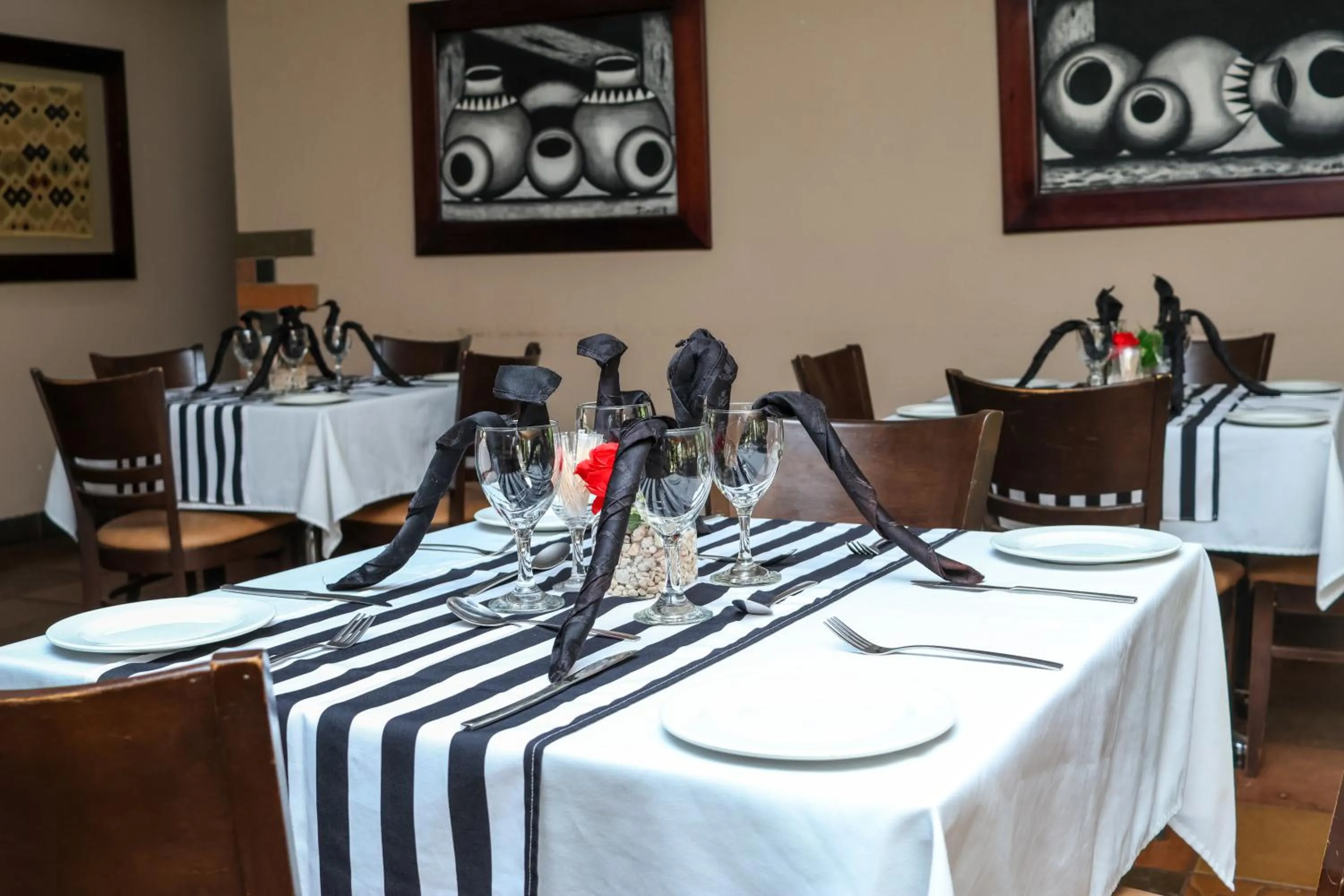 Restaurant/places to eat in Thaba Legae Guest Lodge
