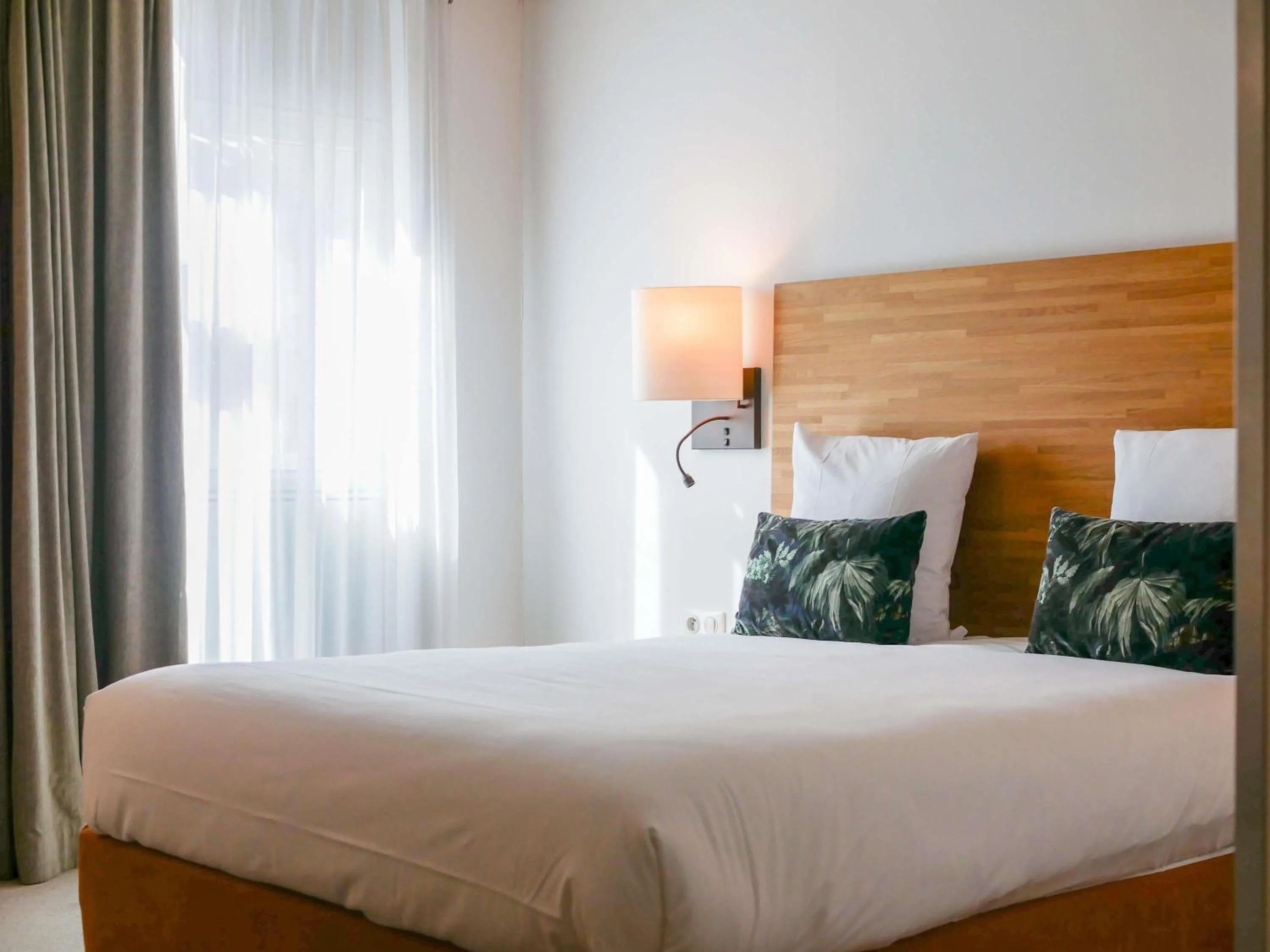 Bedroom, Bed in Mercure Poitiers Centre