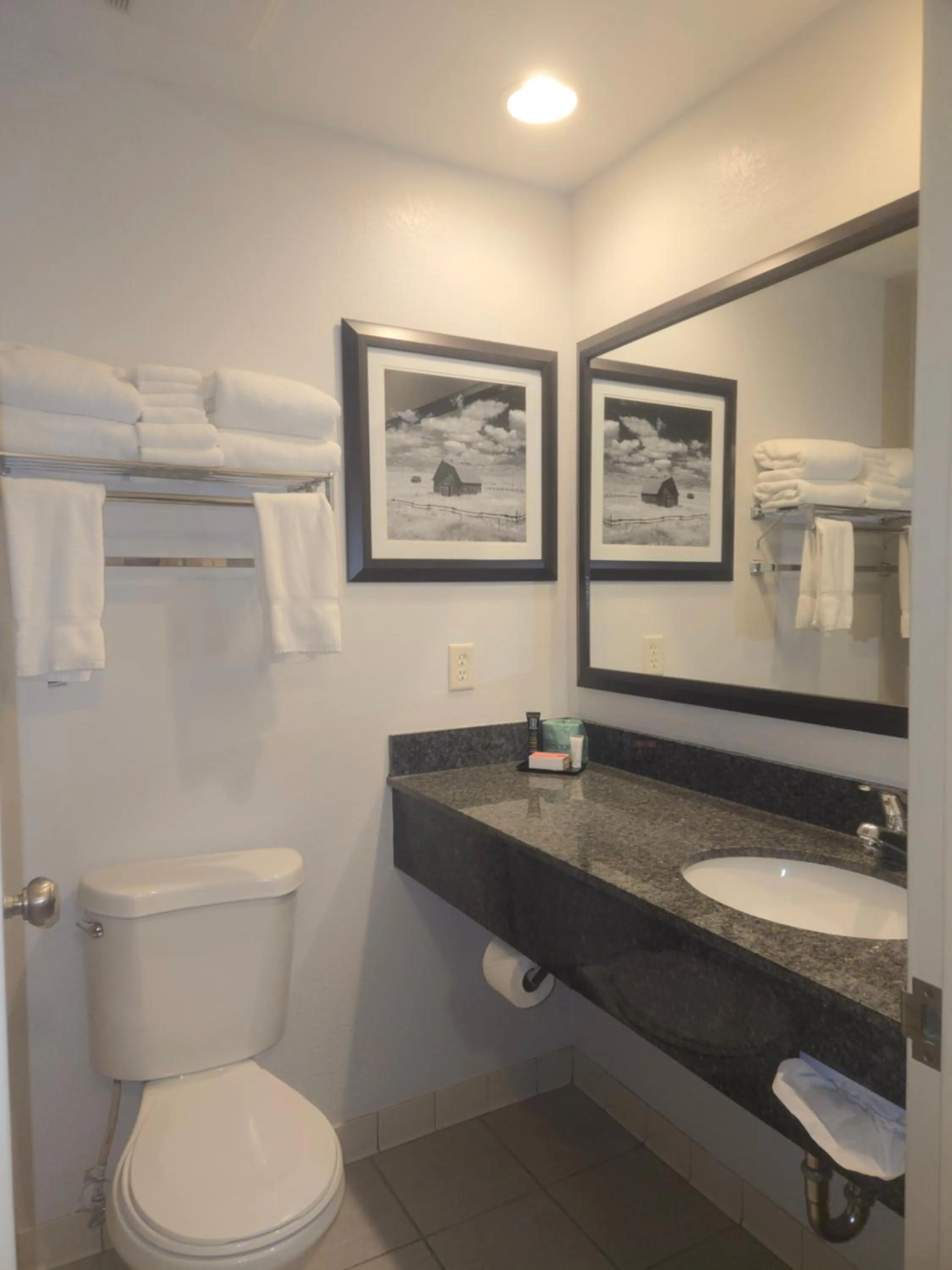 Toilet in Heritage Inn