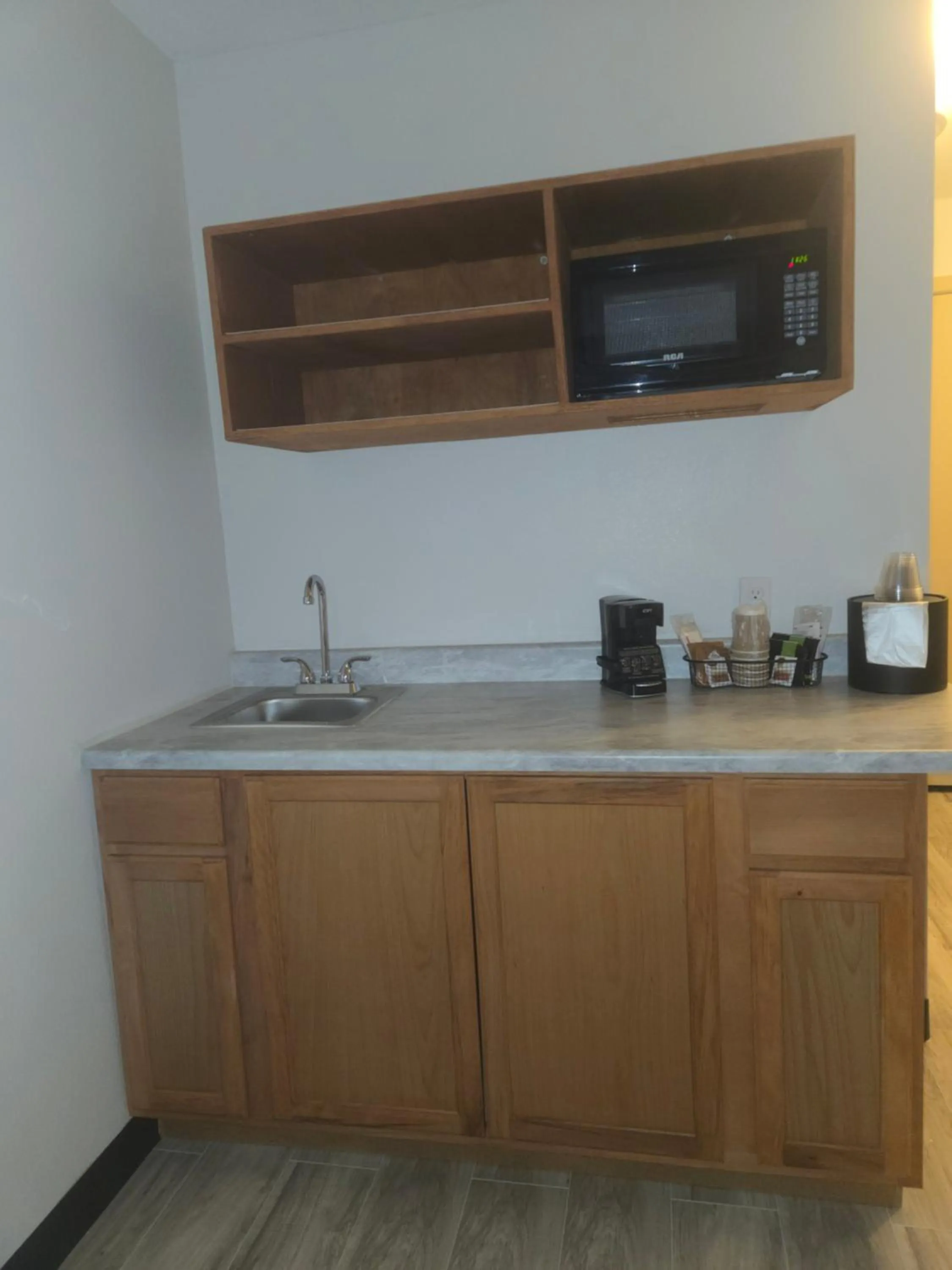 Kitchen or kitchenette in Heritage Inn