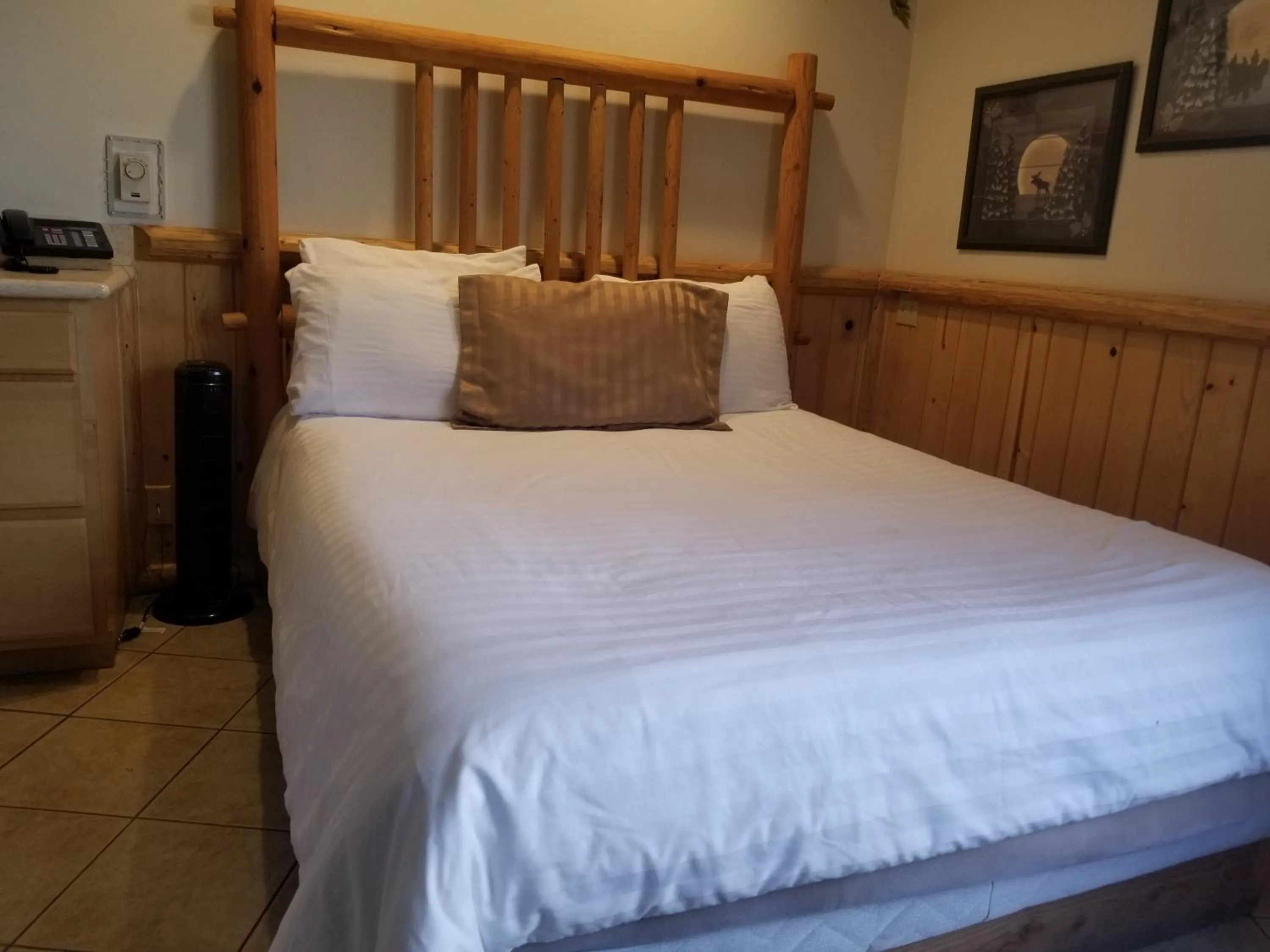 Bed in Fireside Lodge