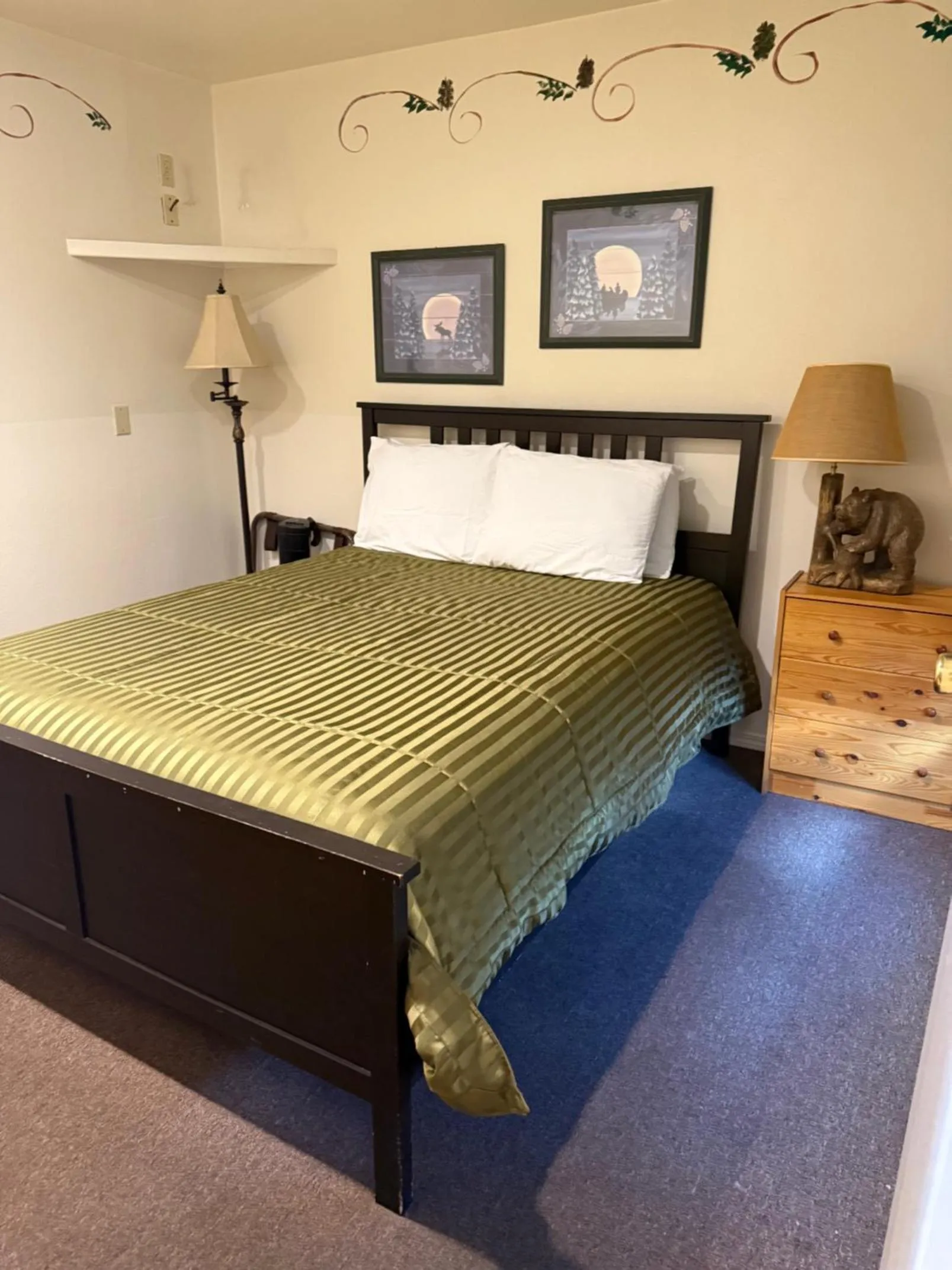 Bed in Fireside Lodge