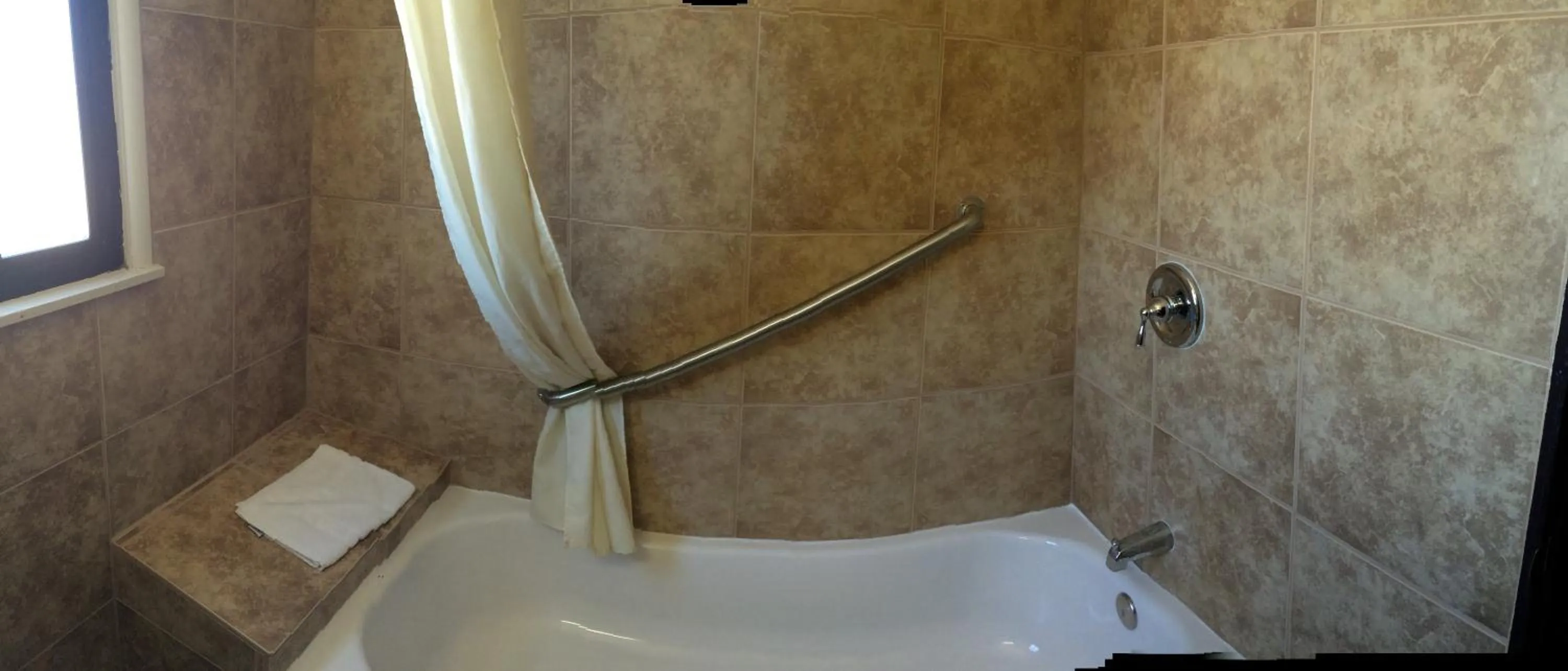Bath in Budget Inn On Historic Route 66, Barstow