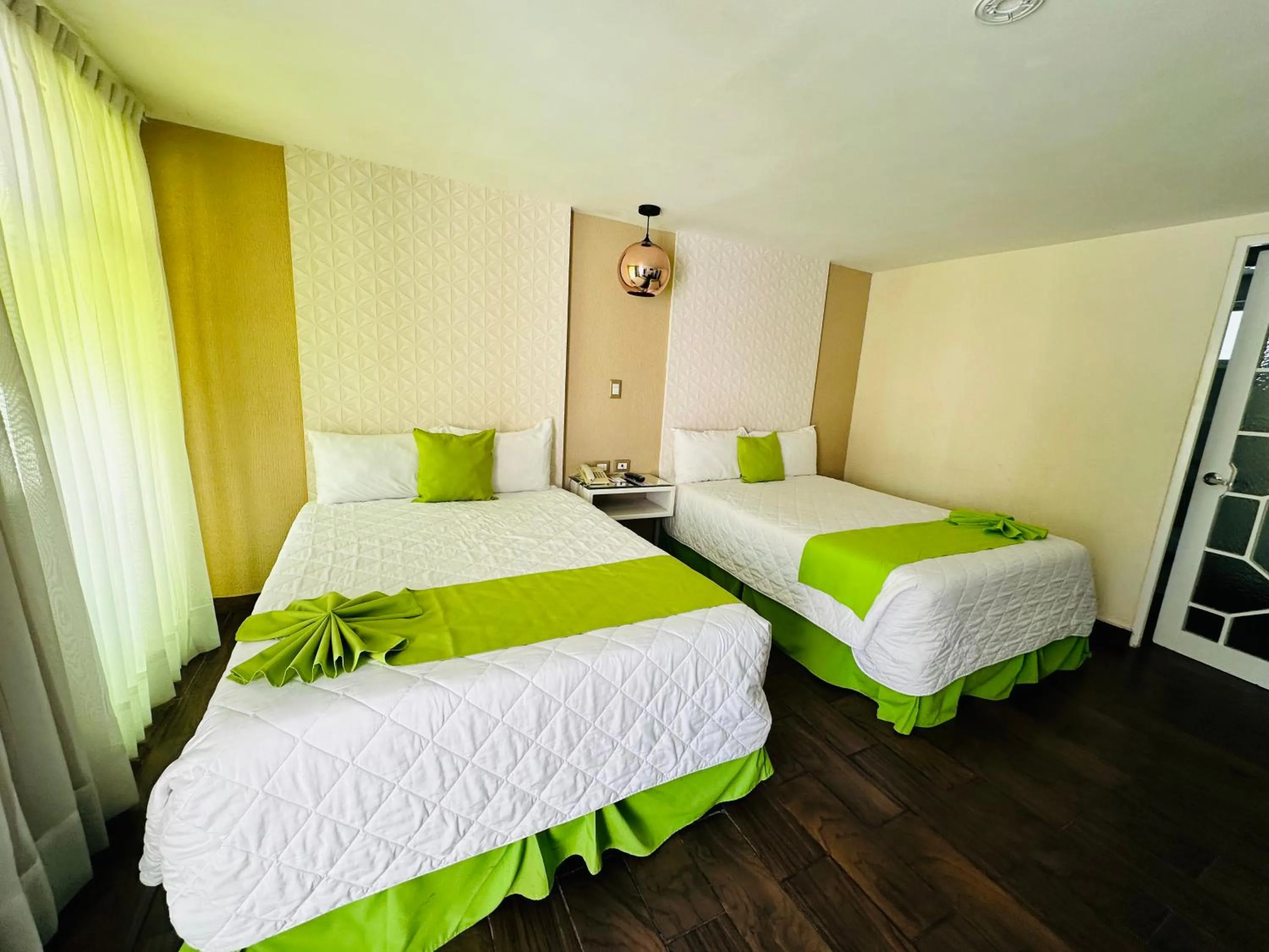 Bed in Hotel Medrano Temáticas and Business Rooms Aguascalientes