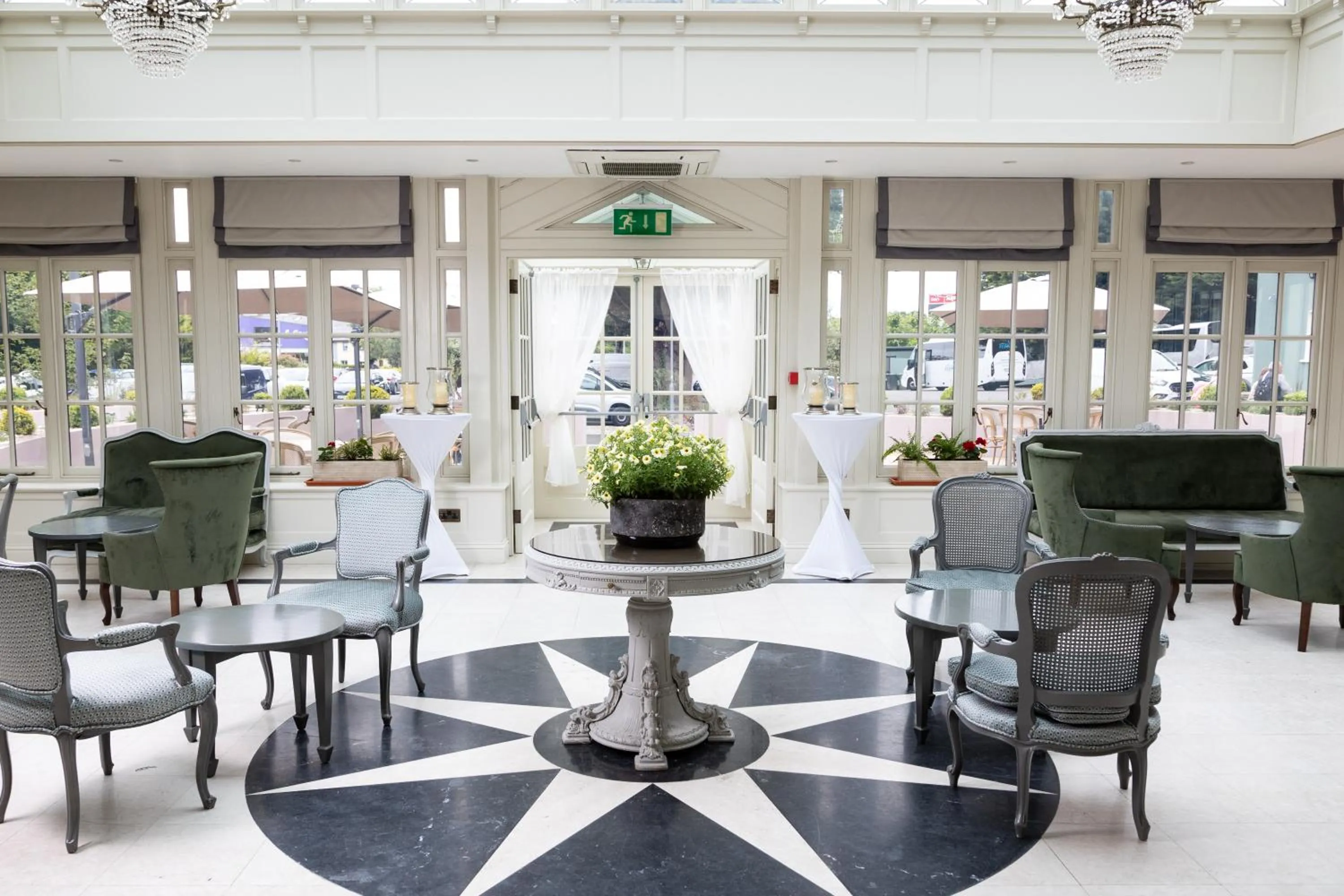 Seating area in Killarney Heights Hotel