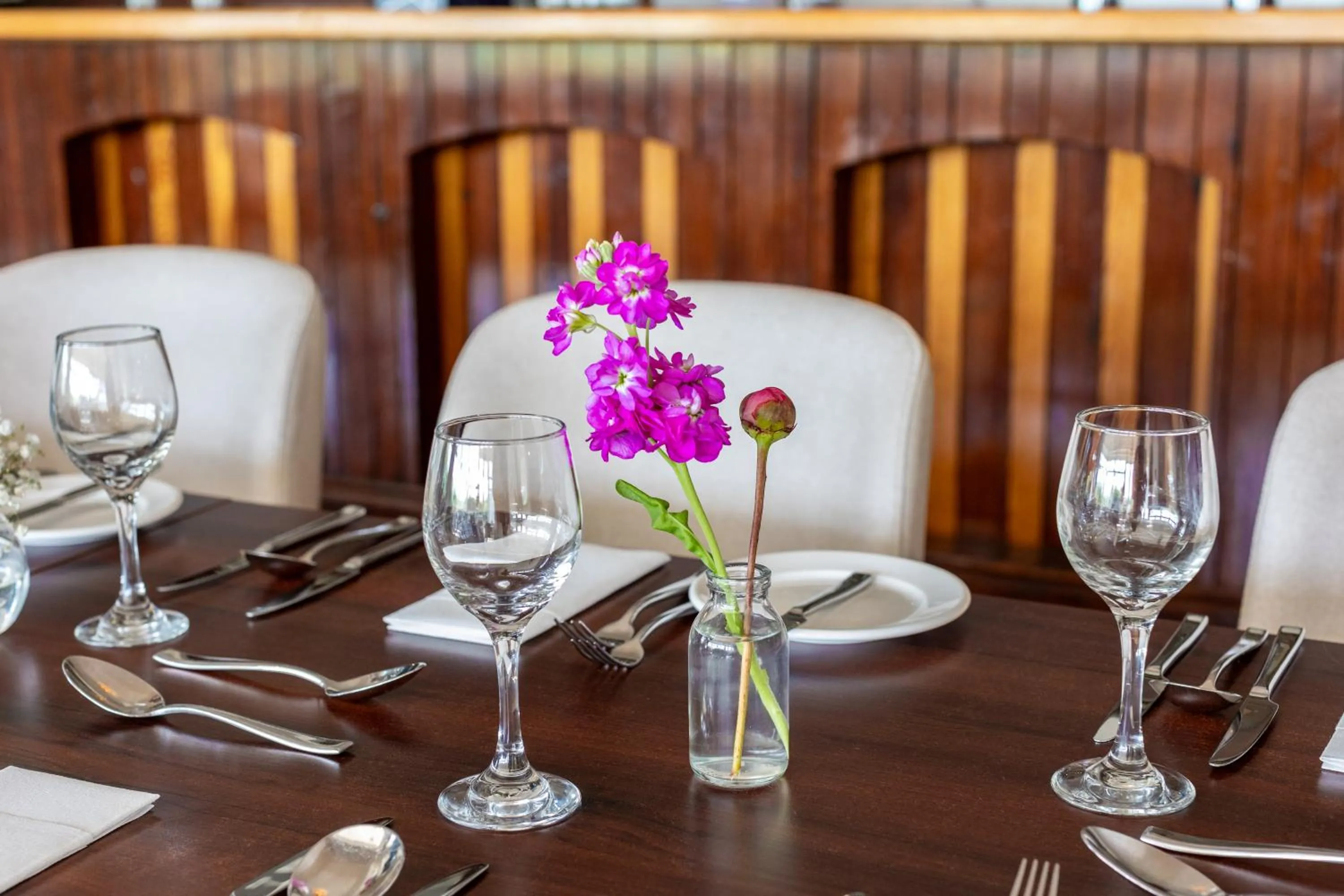 Restaurant/places to eat in Killarney Heights Hotel